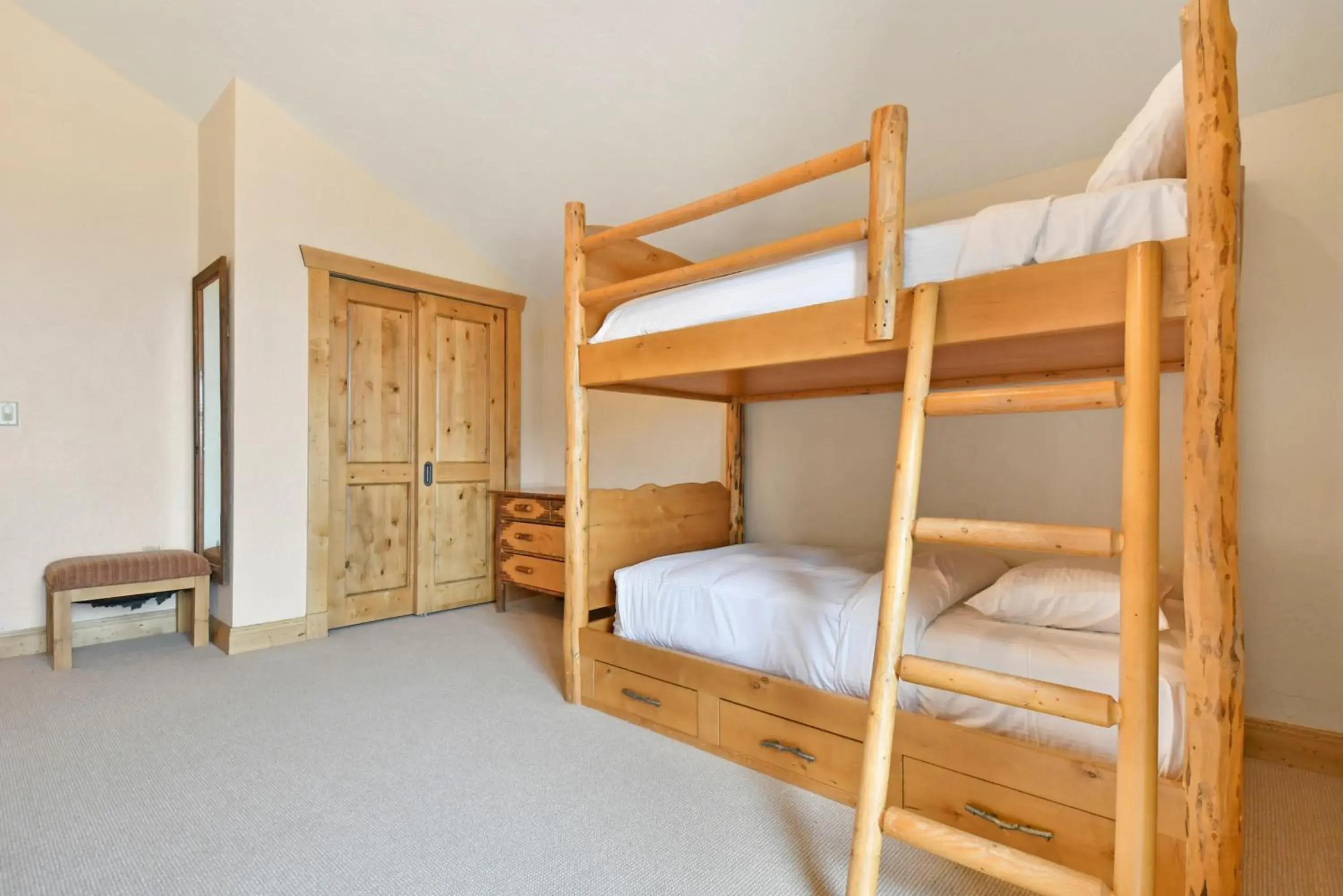 Bed in Grand Summit Lodge Park City - Canyons Village