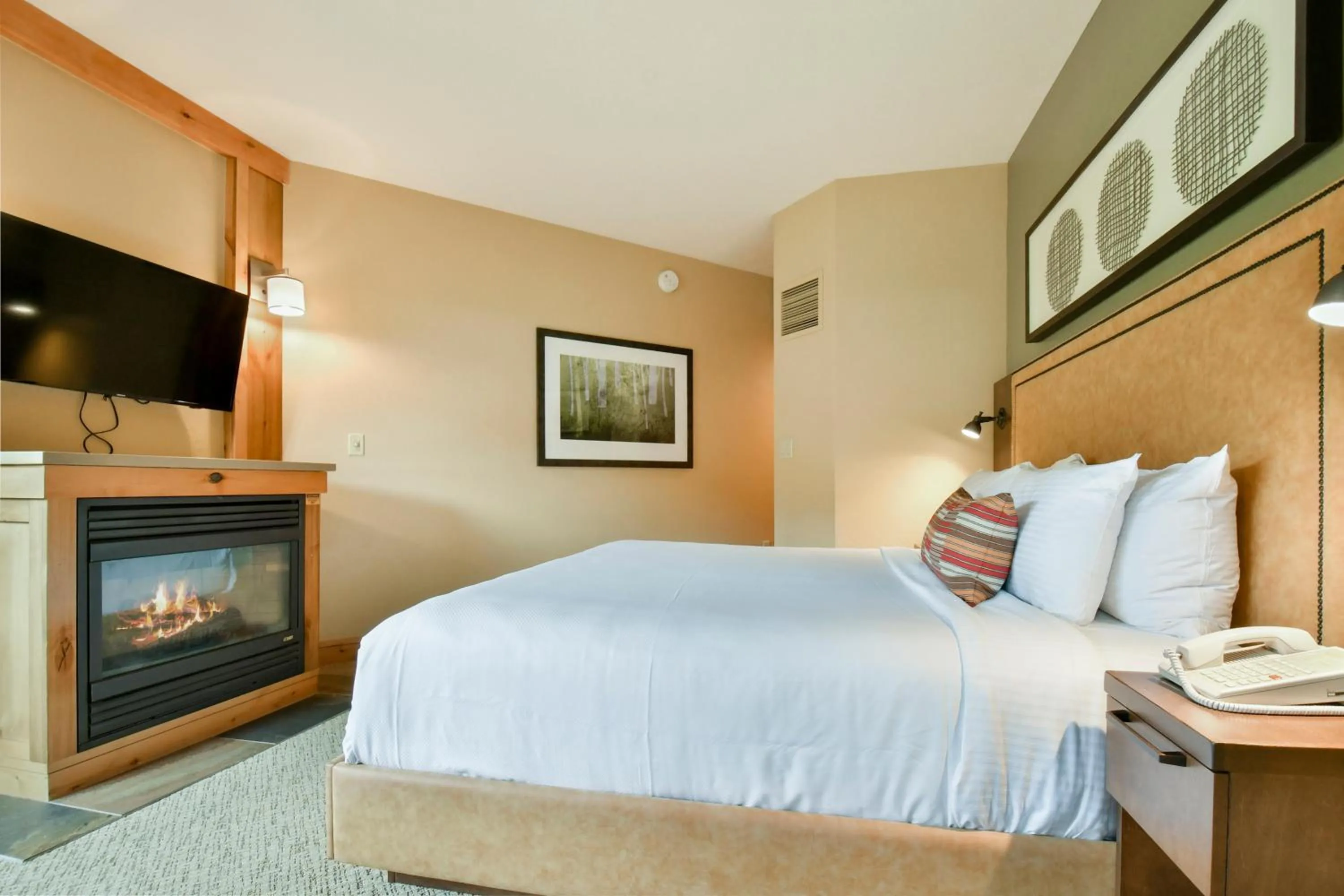 Bed in Grand Summit Hotel - Canyons Village, a RockResort