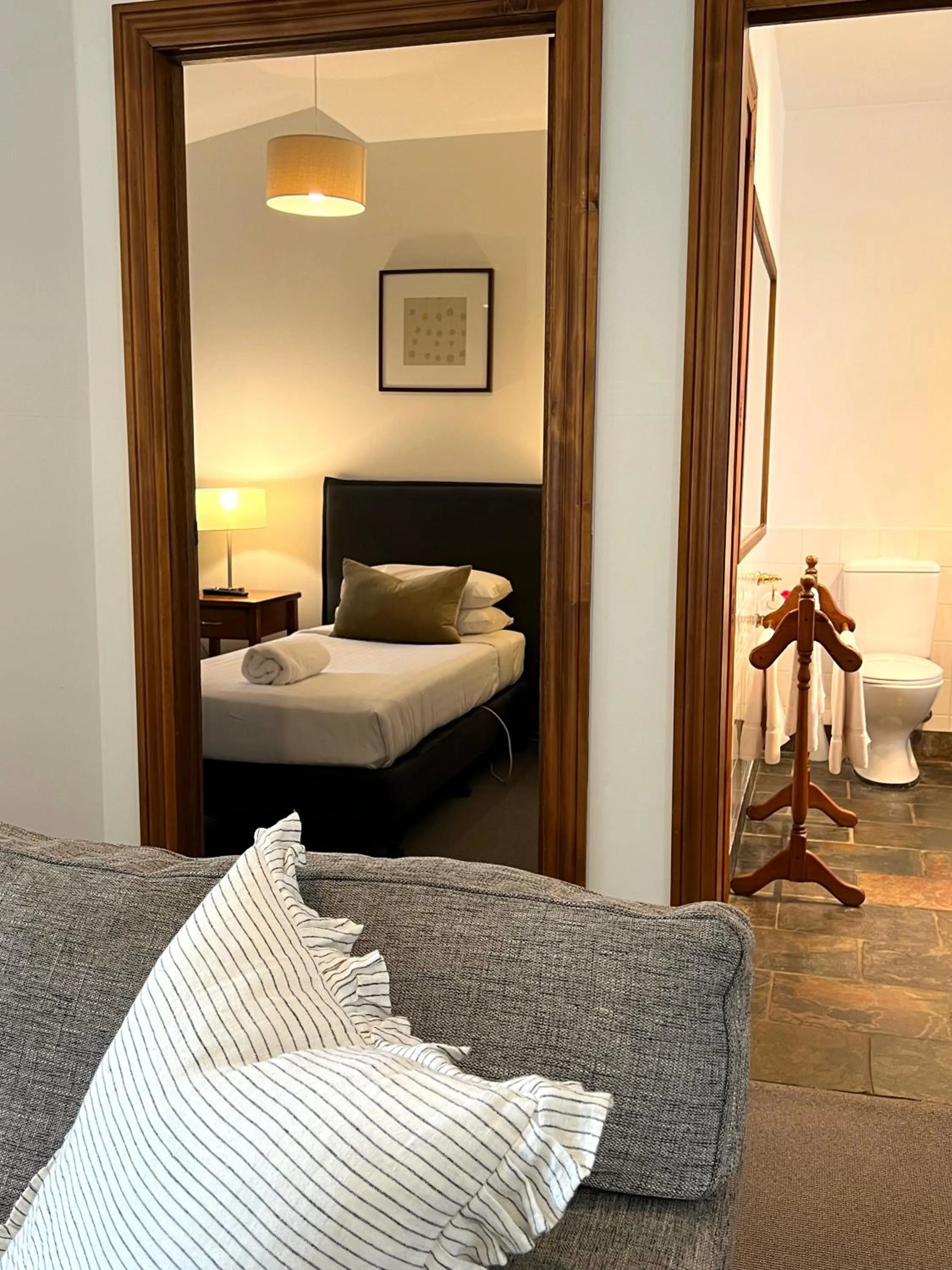 Bathroom, Bed in Seacombe House Motor Inn Port Fairy