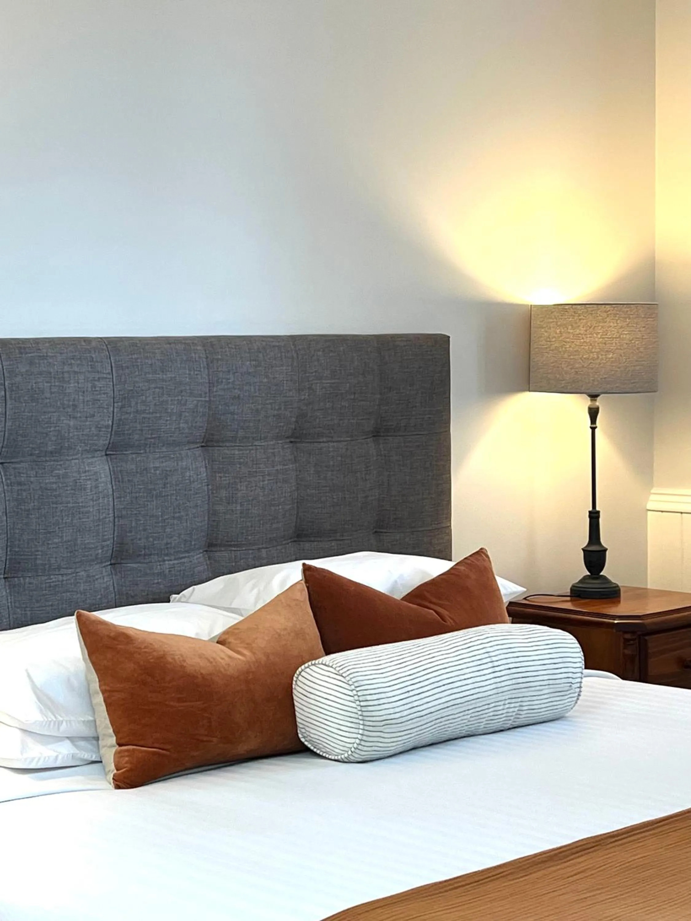 Bed in Seacombe House Motor Inn Port Fairy