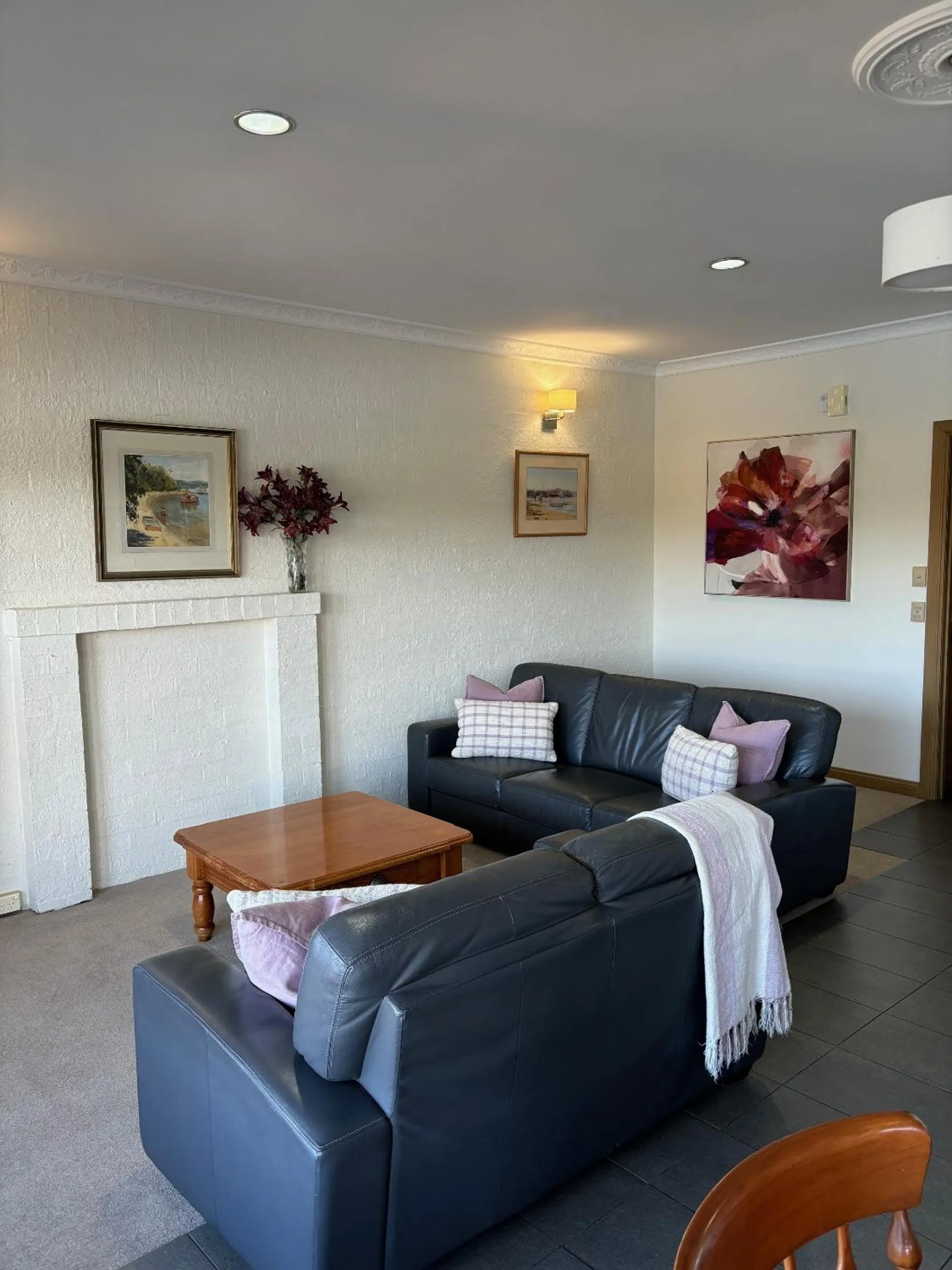 Living room in Seacombe House Motor Inn Port Fairy