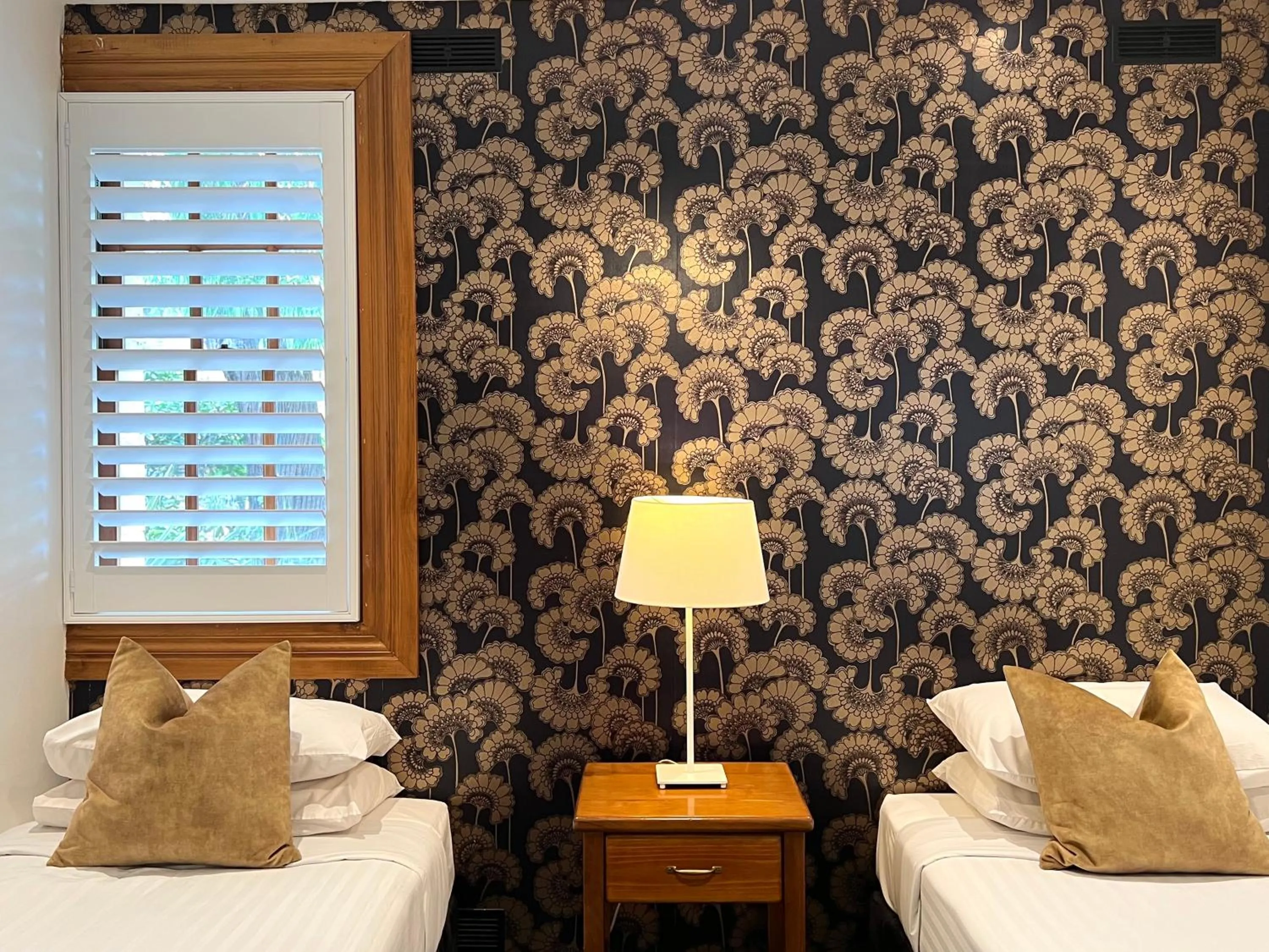 Bedroom, Bed in Seacombe House Motor Inn Port Fairy