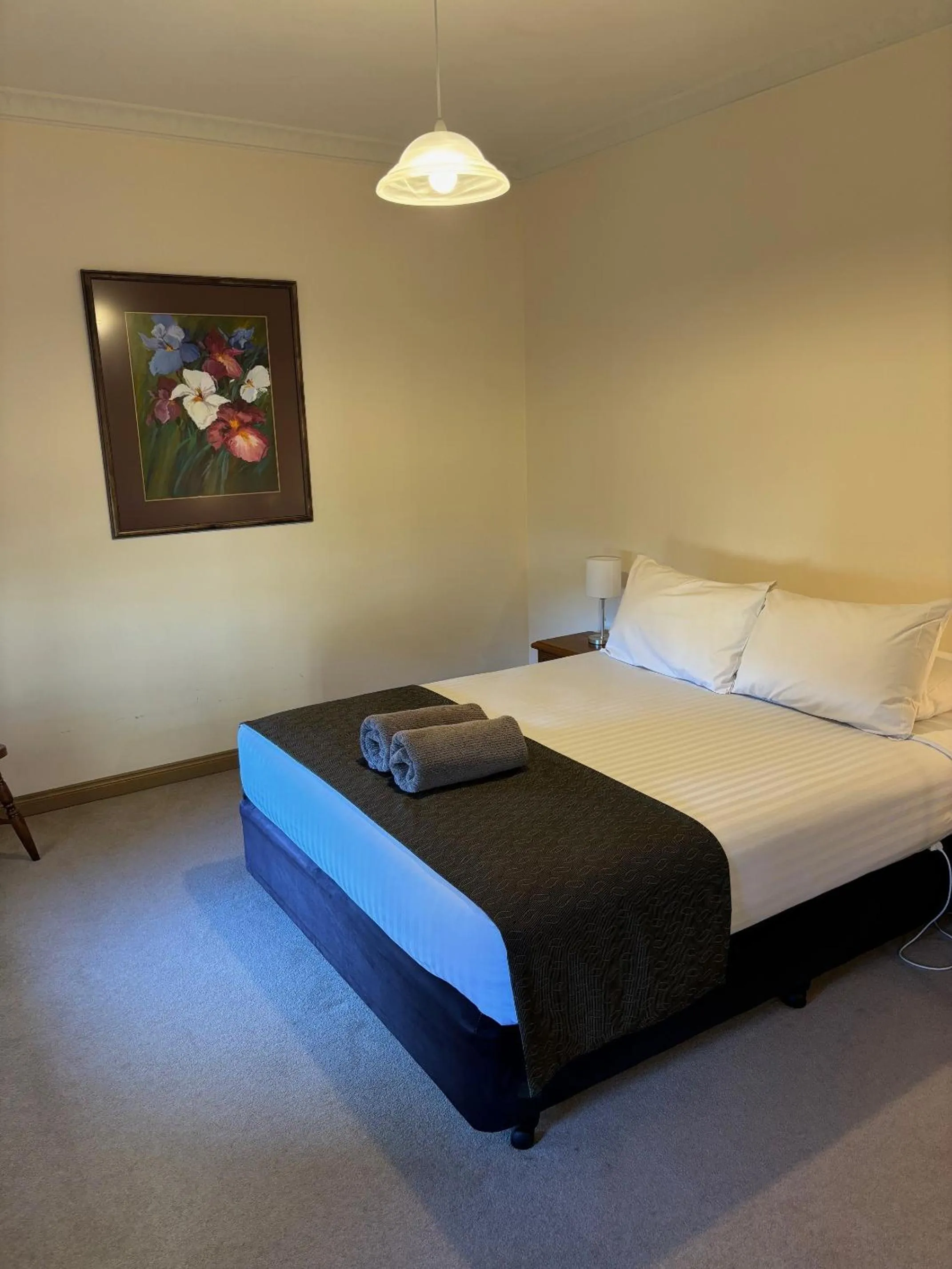 Bedroom, Bed in Seacombe House Motor Inn Port Fairy