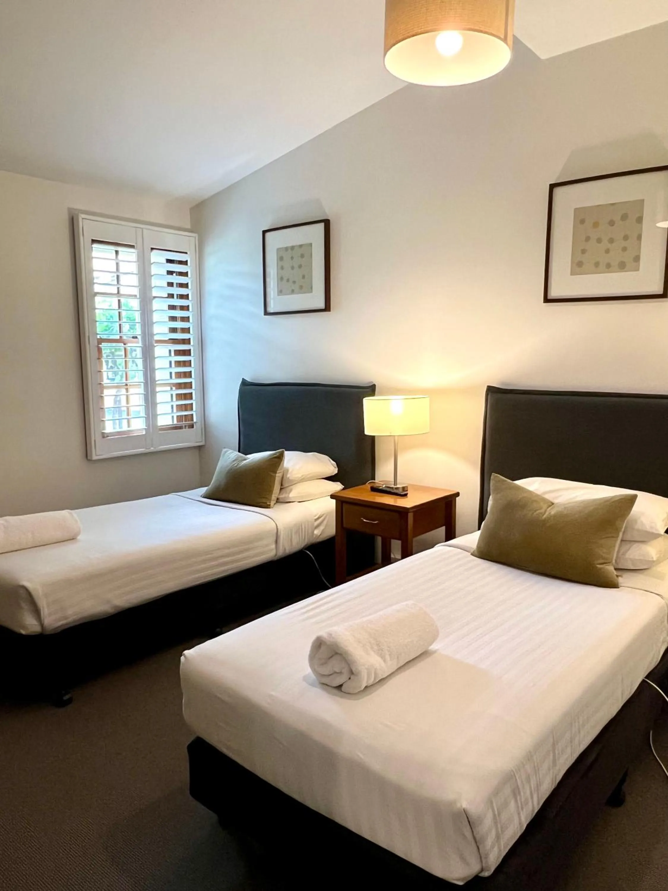 Bed in Seacombe House Motor Inn Port Fairy