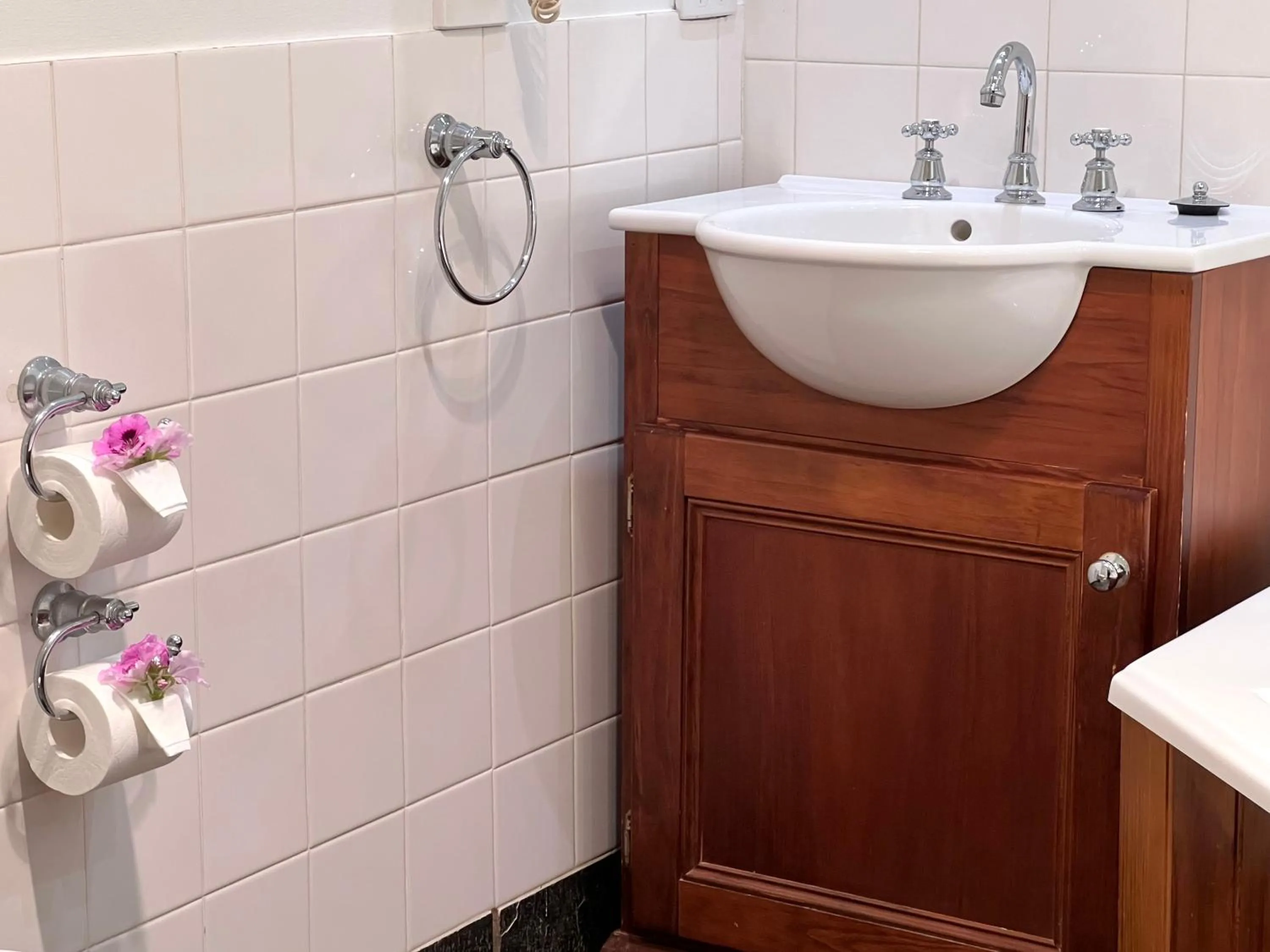 Bathroom in Seacombe House Motor Inn Port Fairy