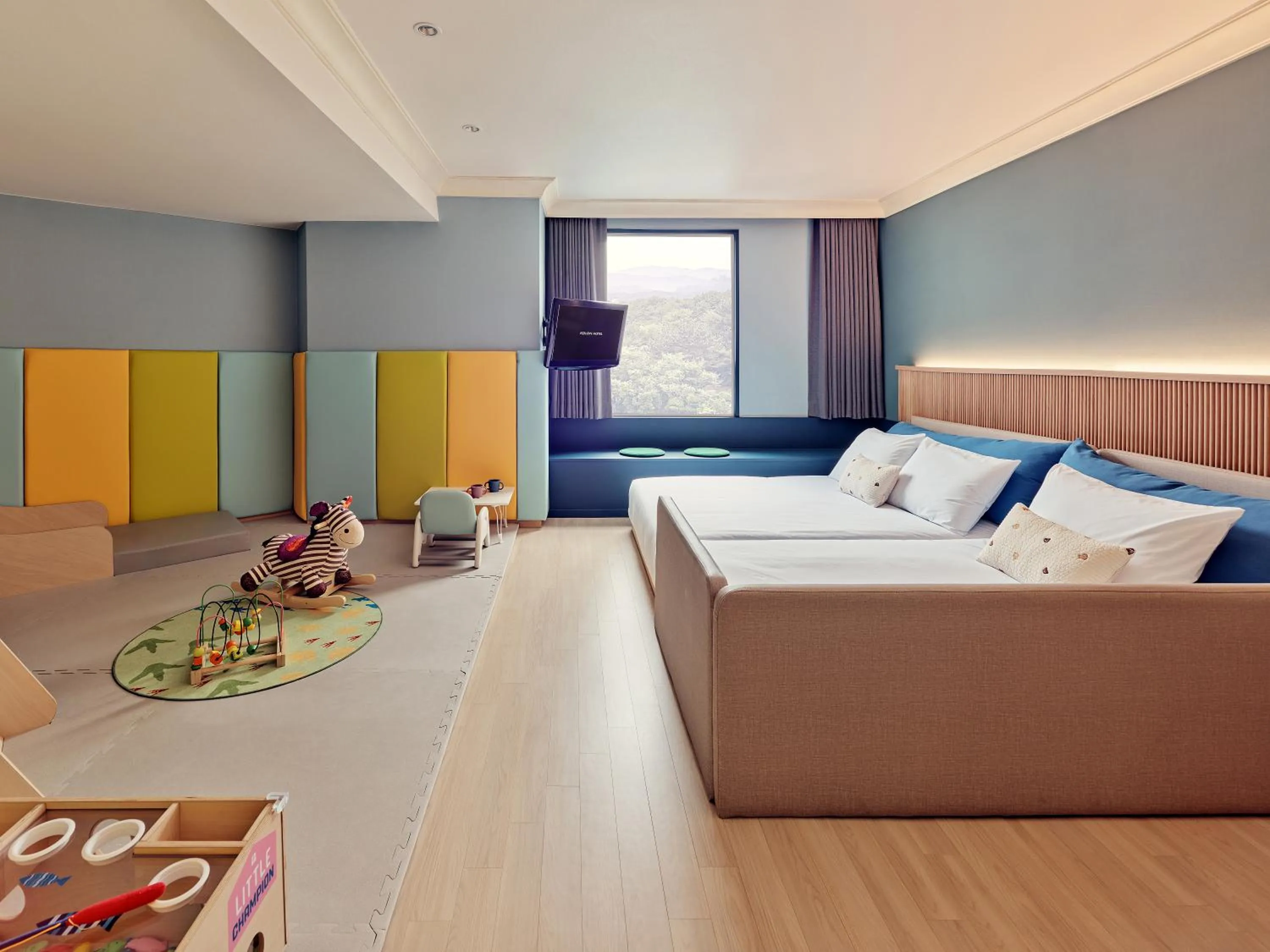 Photo of the whole room, Bed in Kolon Hotel