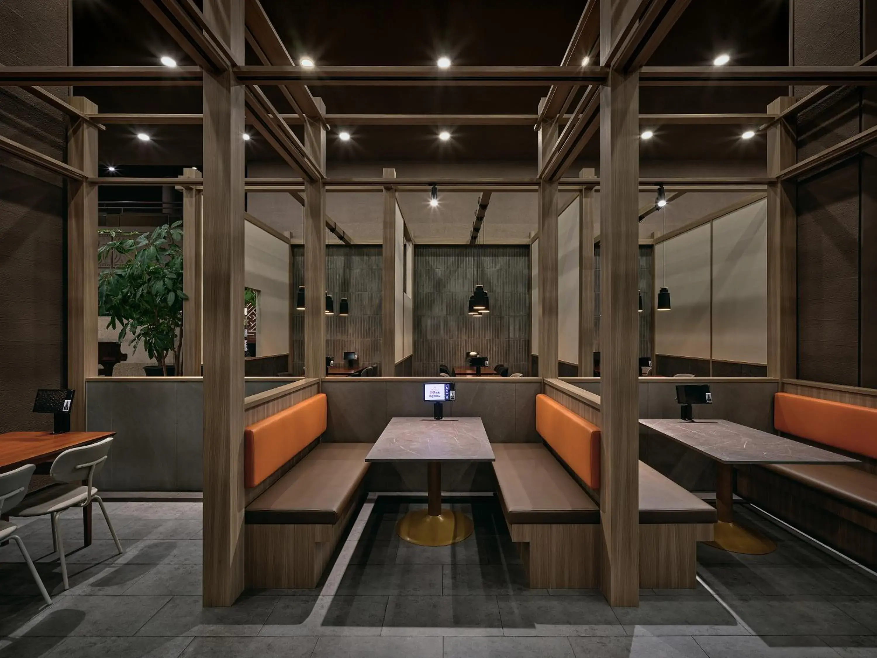 Restaurant/places to eat in Kolon Hotel Restaurant/places to eat in Kolon Hotel