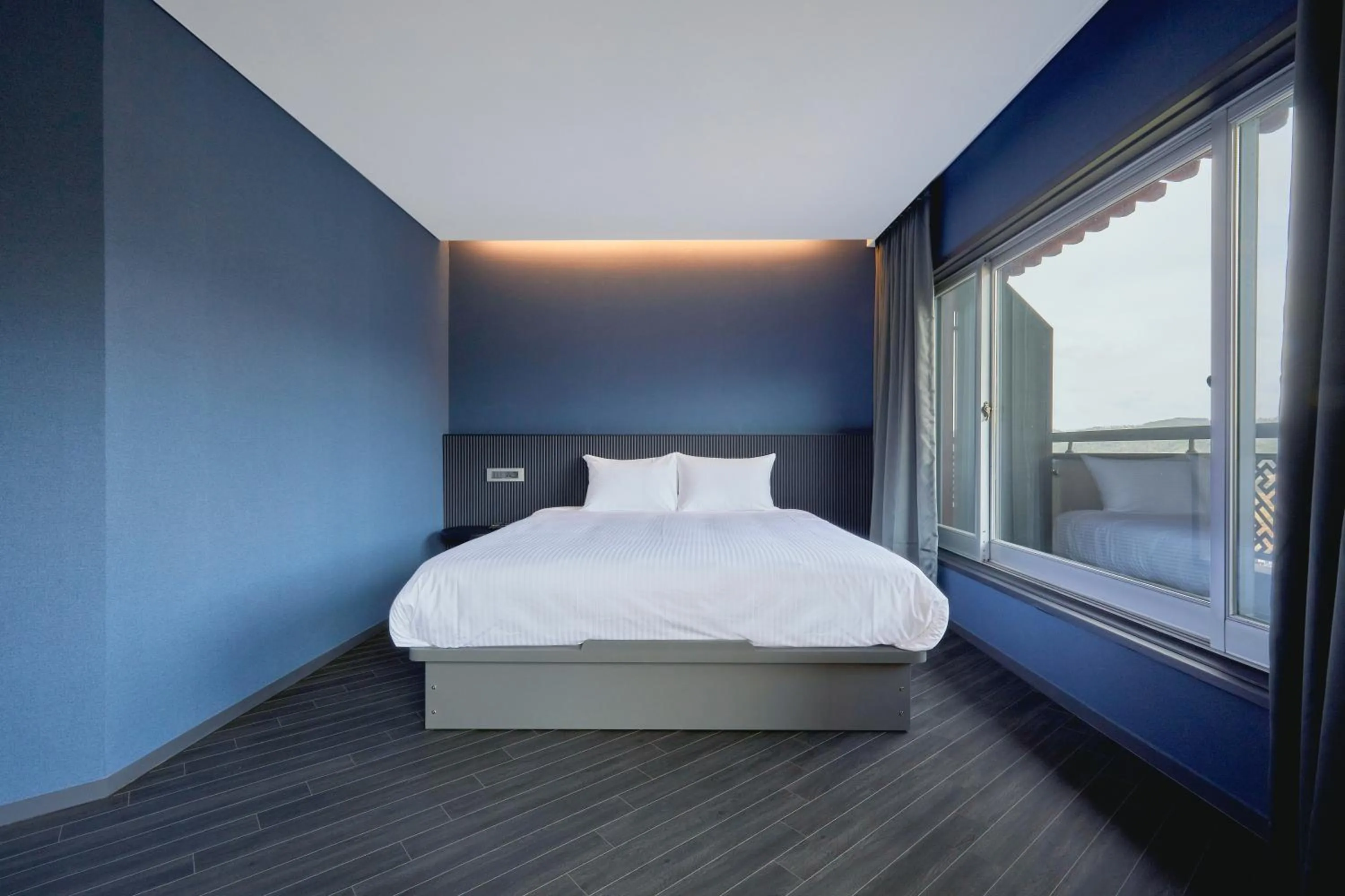 Photo of the whole room, Bed in Kolon Hotel