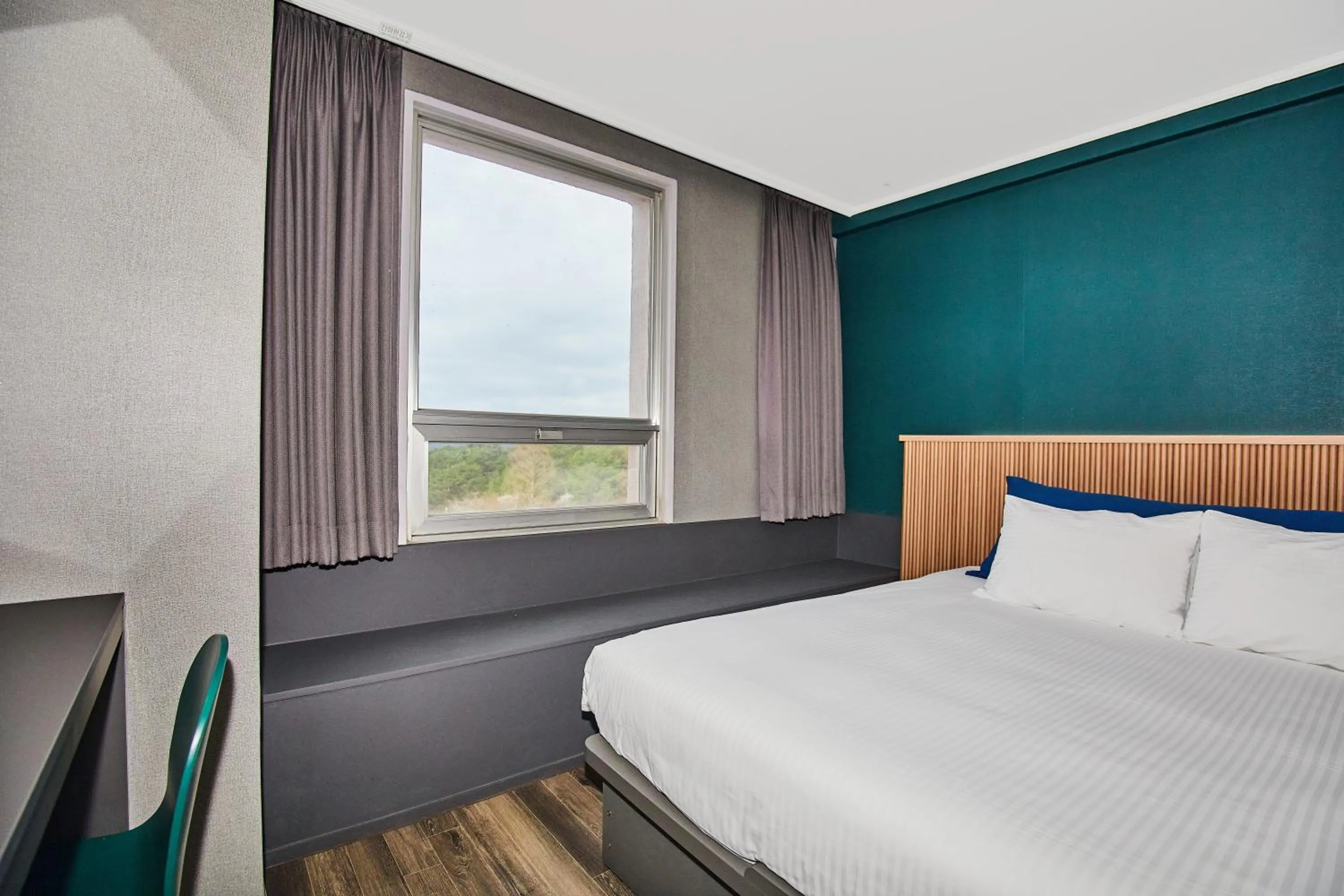 Photo of the whole room, Bed in Kolon Hotel