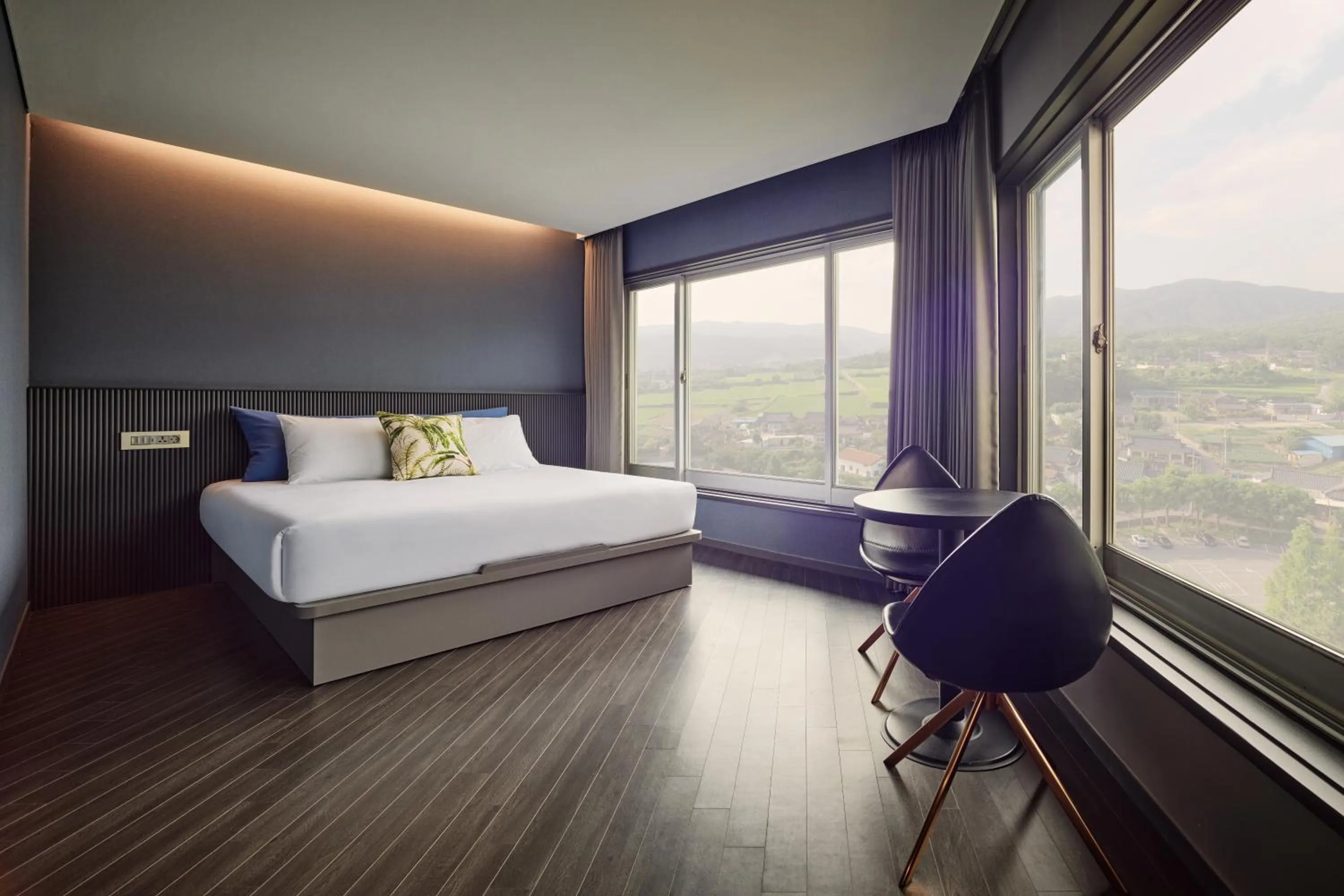 Photo of the whole room, Bed in Kolon Hotel