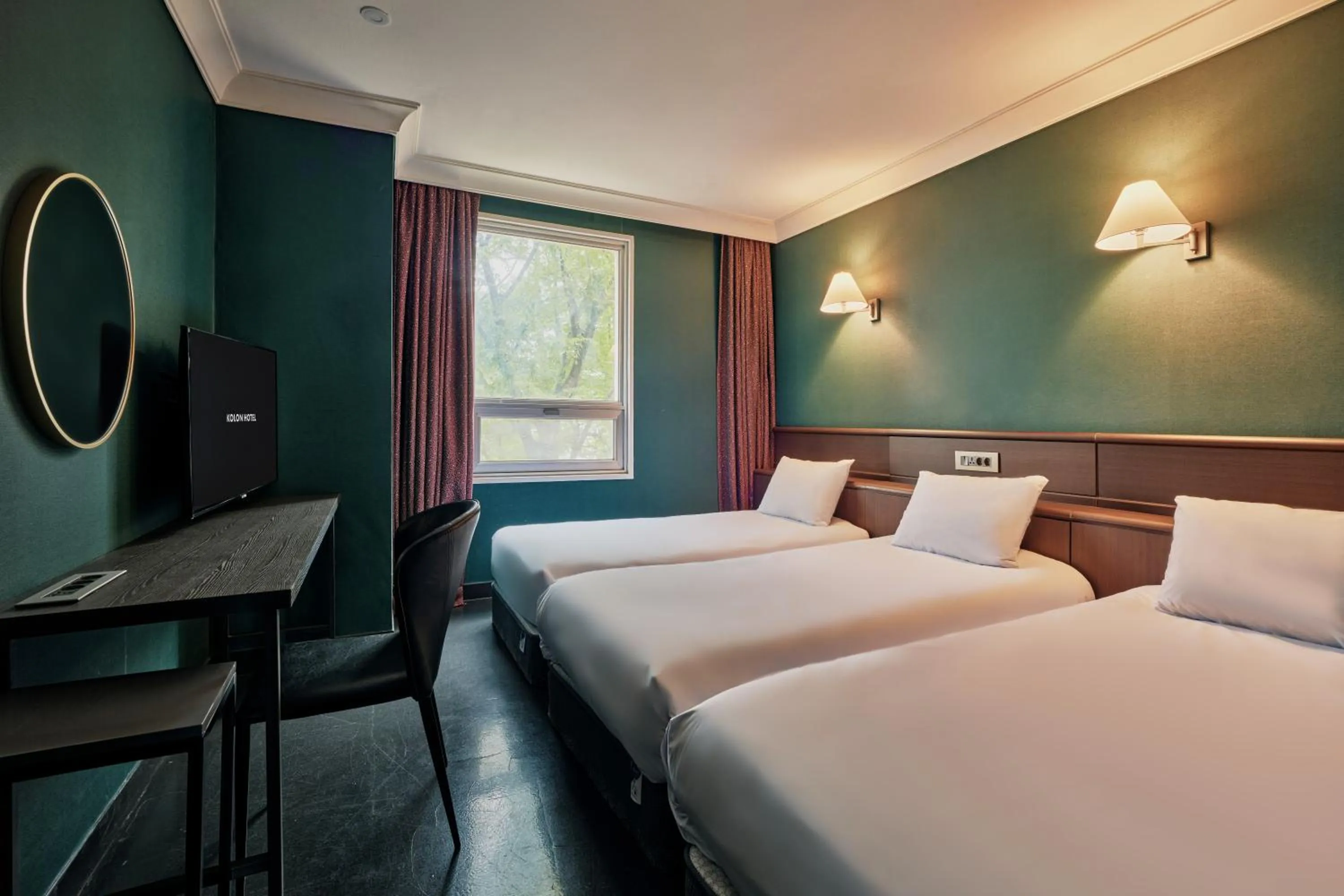 Photo of the whole room, Bed in Kolon Hotel