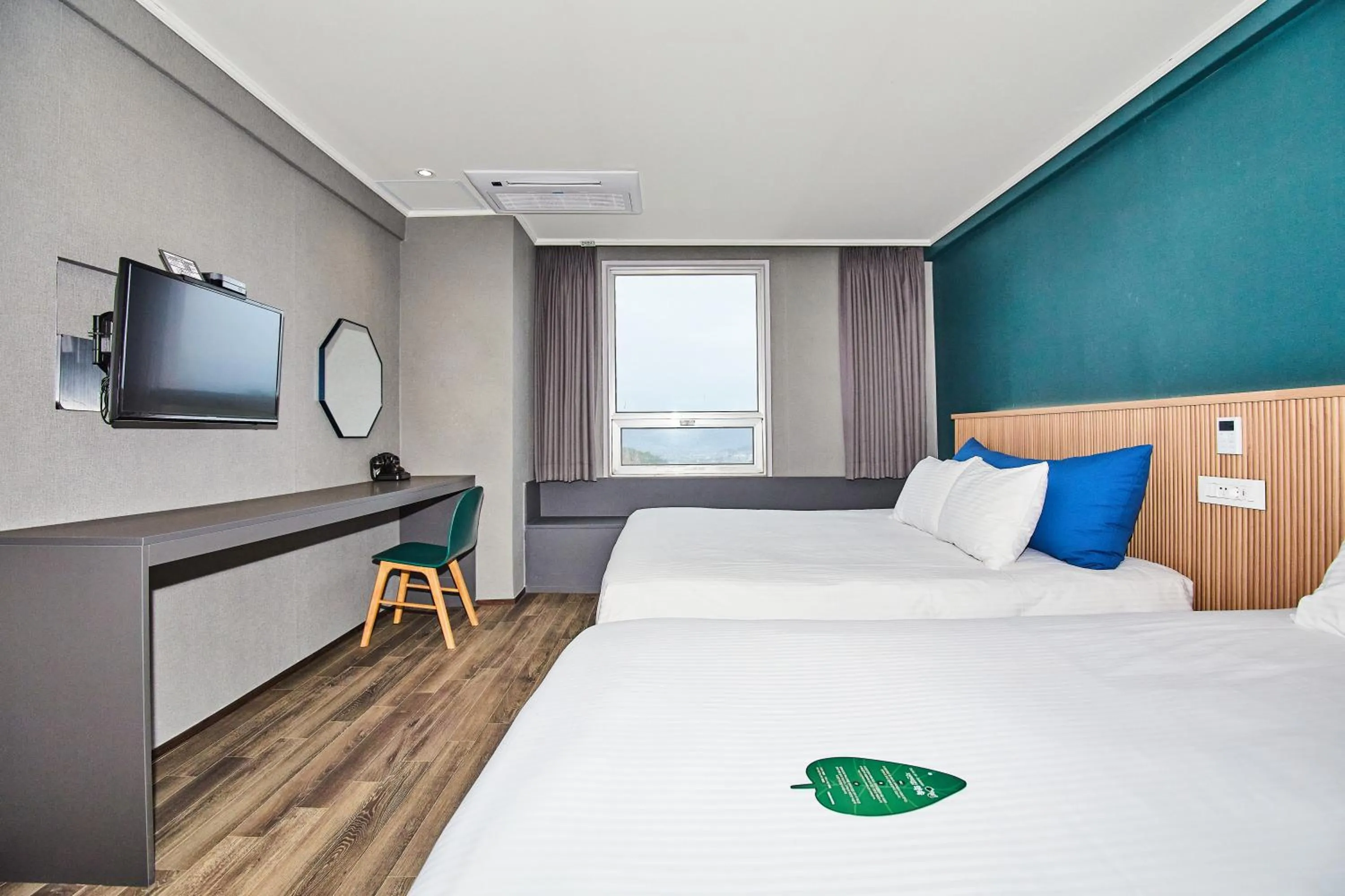 Photo of the whole room, Bed in Kolon Hotel