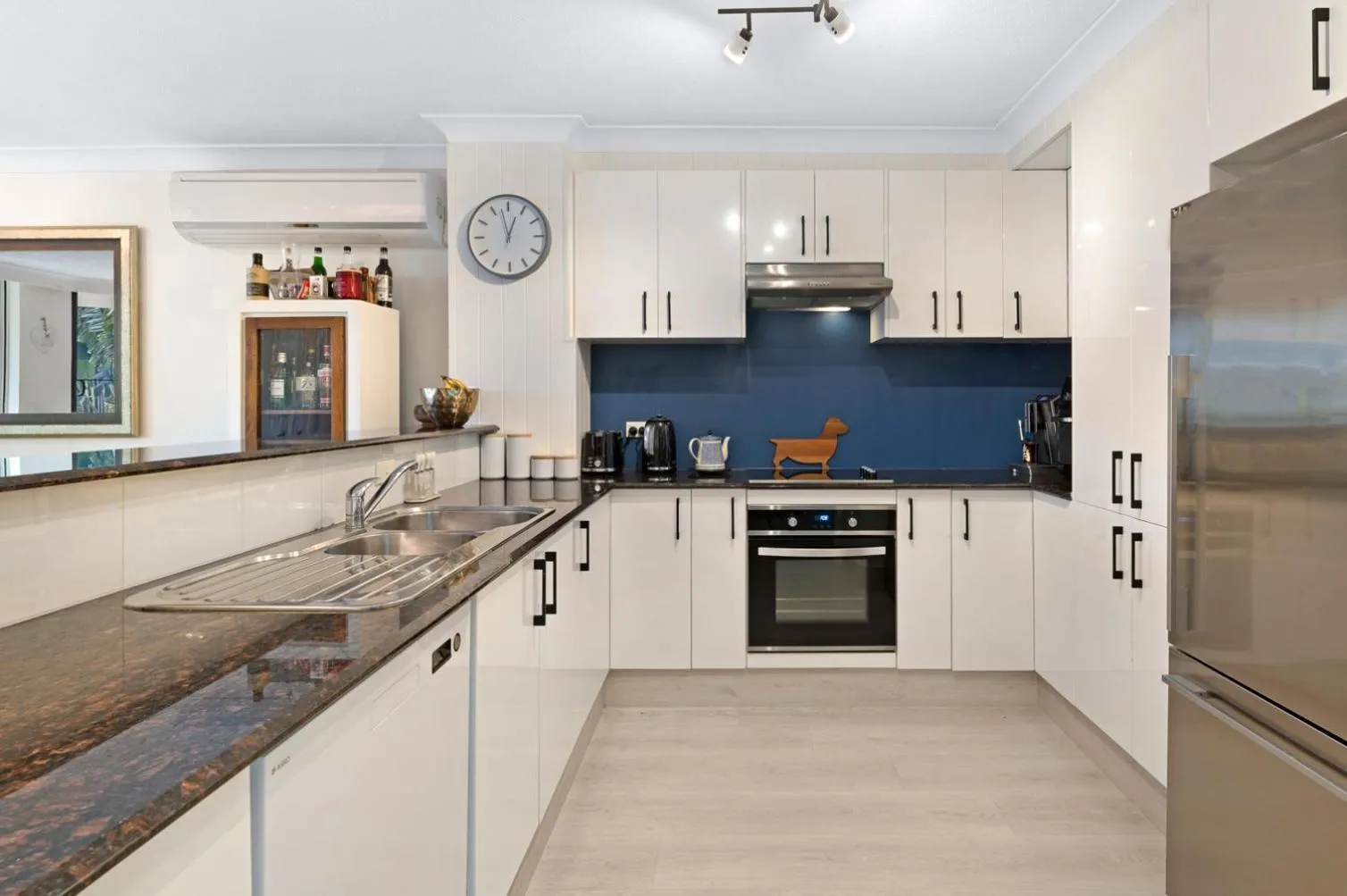 Kitchen or kitchenette in Genesis Apartments by Gold Coast Premium