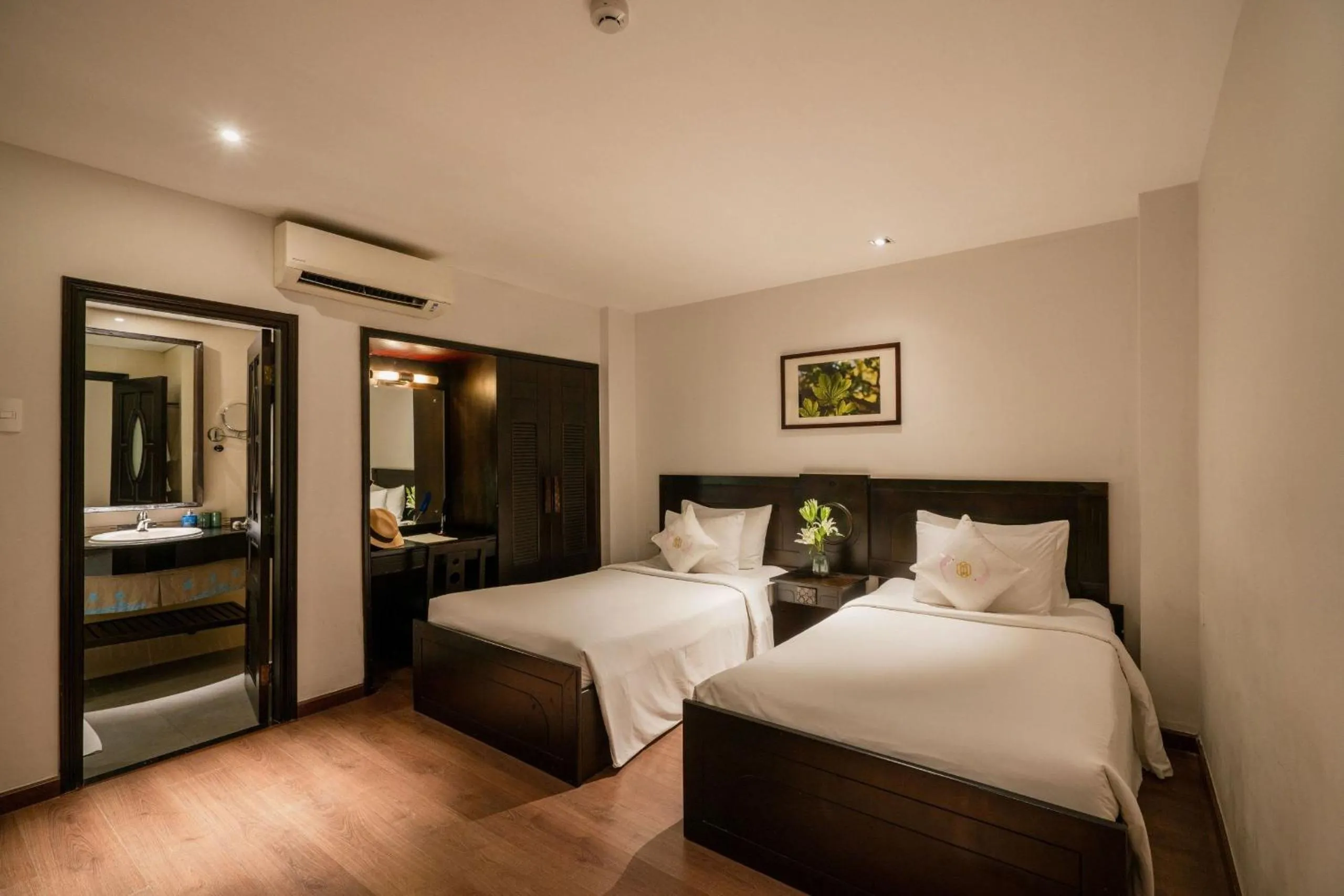 Bed in Cochin Zen Hotel