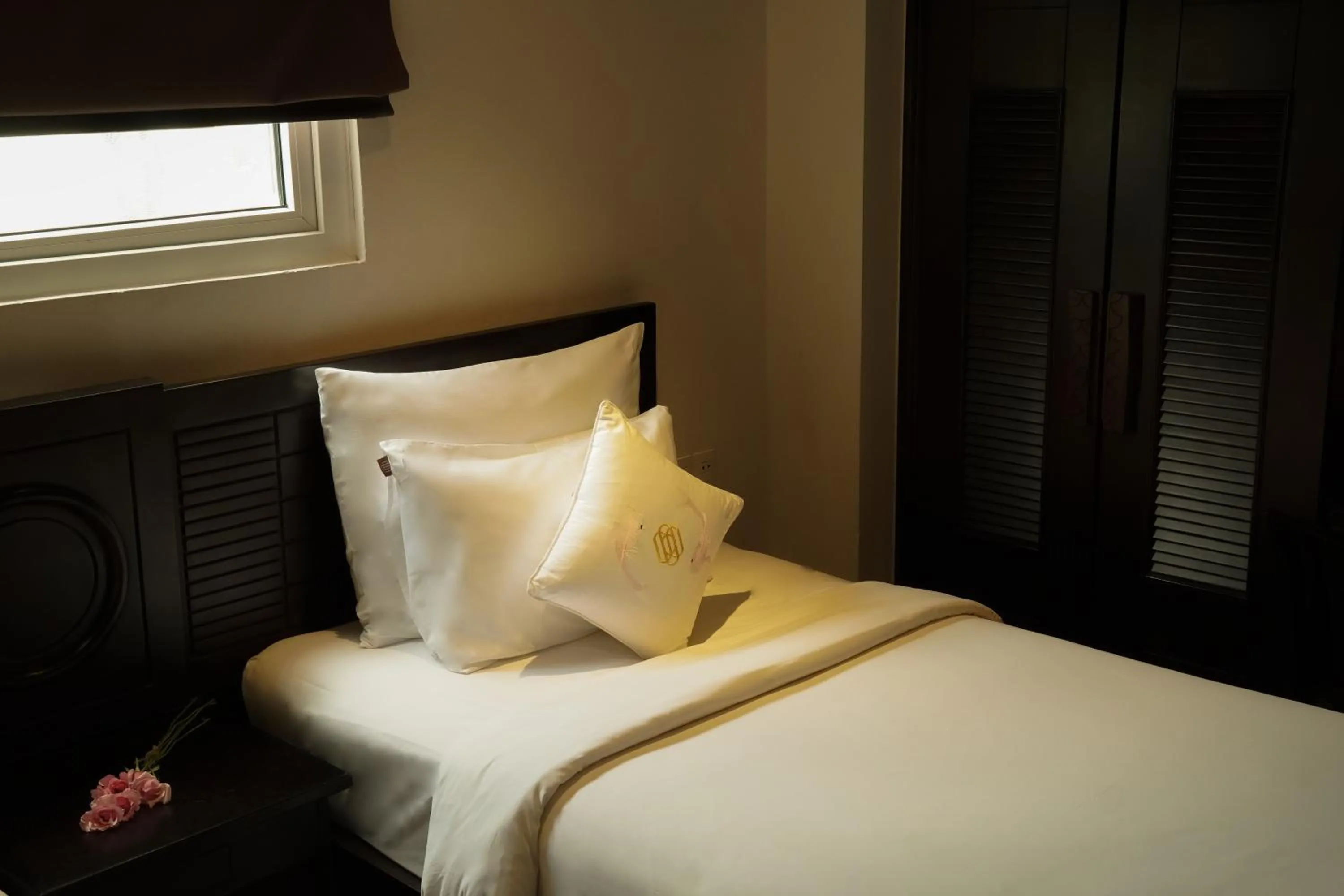 Bed in Cochin Zen Hotel