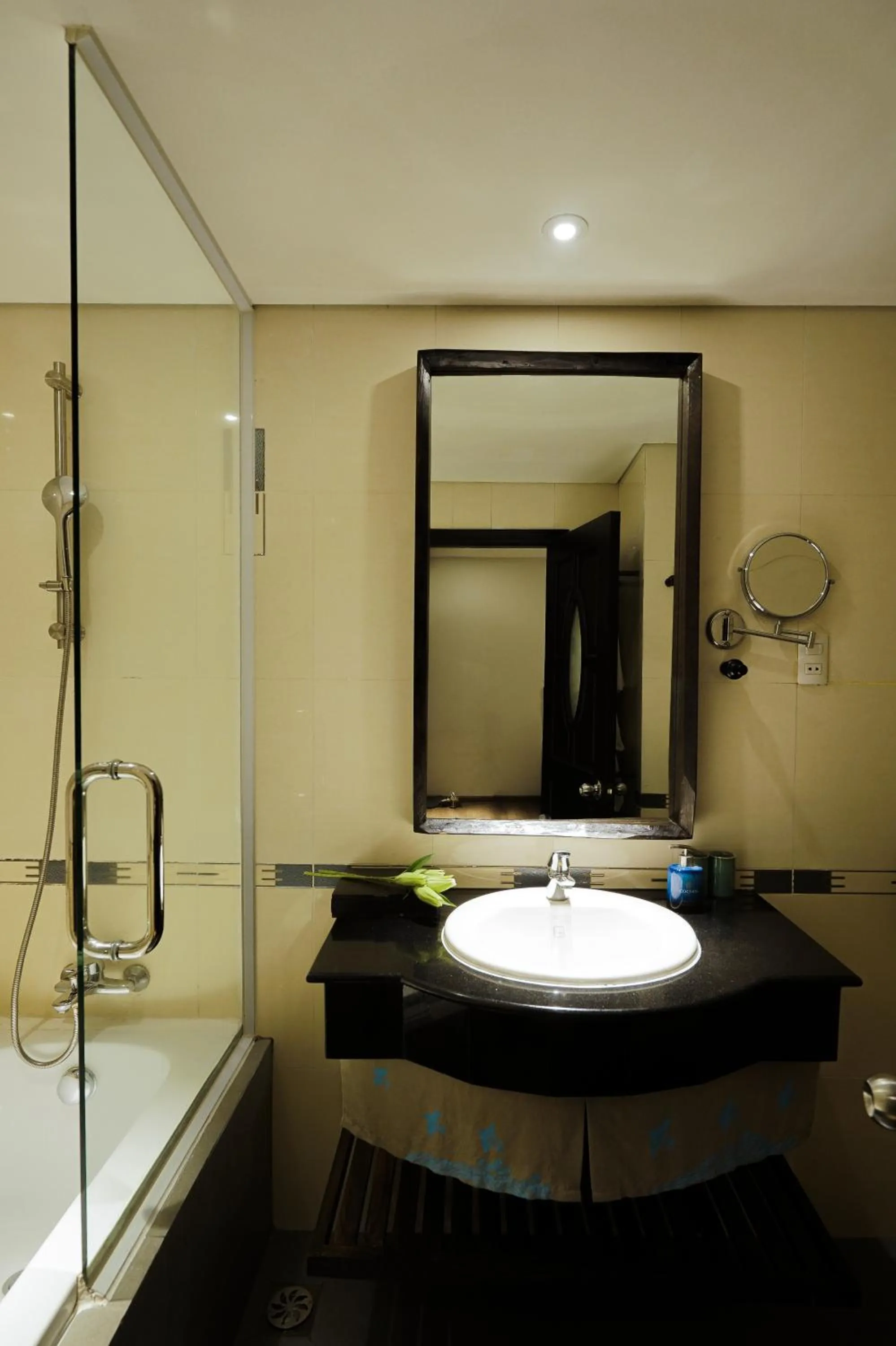 Bathroom in Cochin Zen Hotel