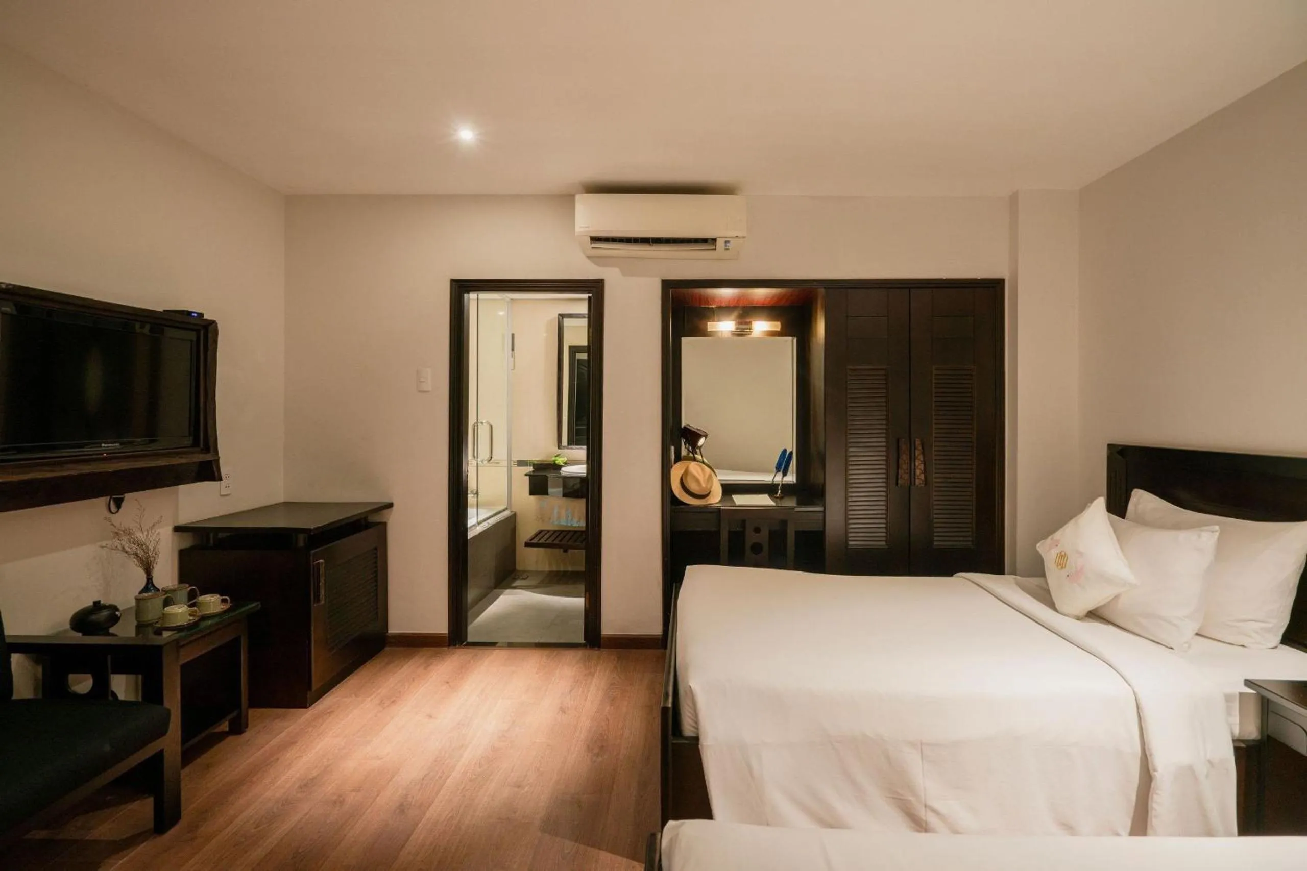 Bed in Cochin Zen Hotel