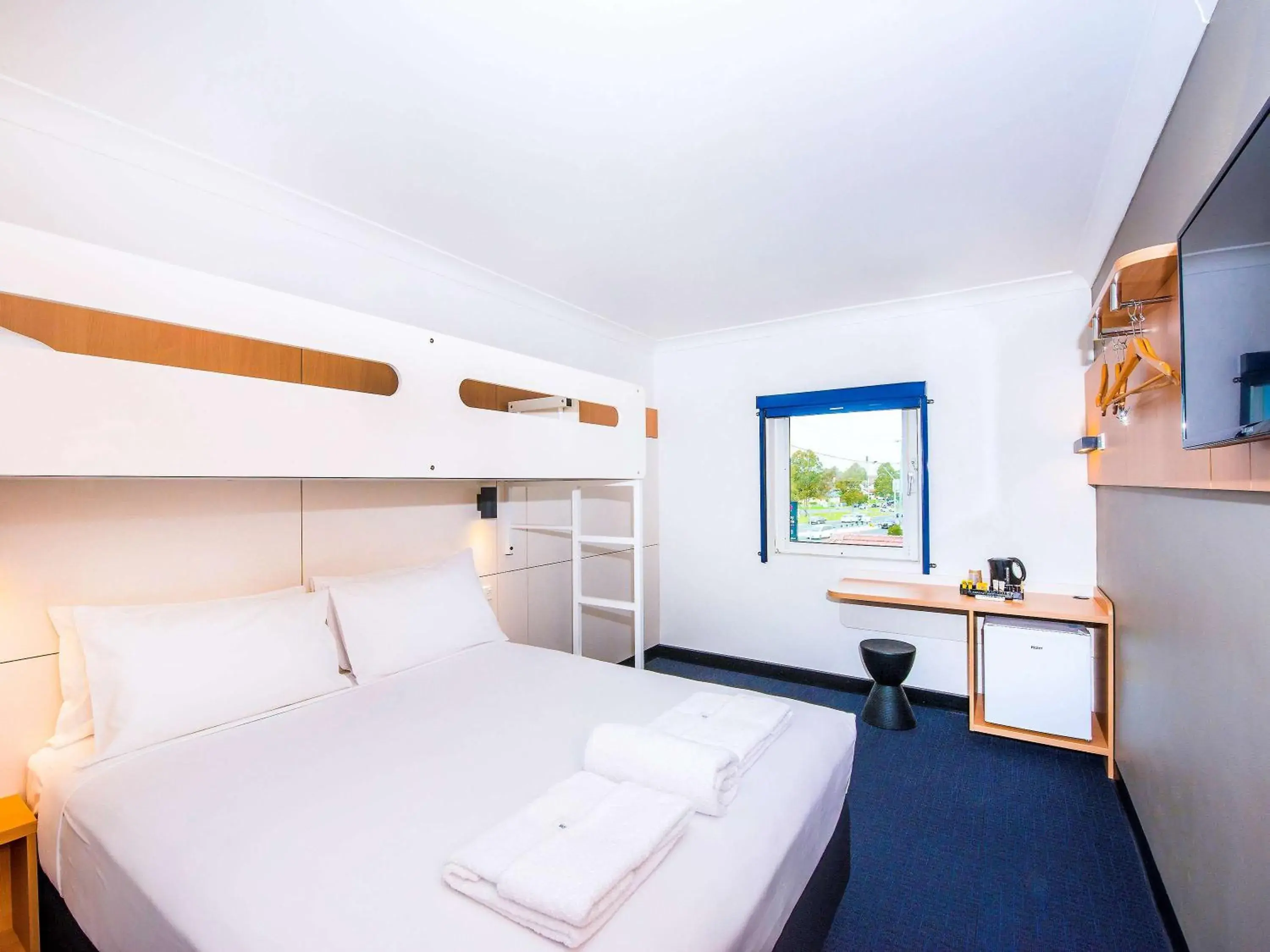 Standard Triple Room with Queen Bed and Bunk Bed Above in Ibis Budget - Casula Liverpool Standard Triple Room with Queen Bed and Bunk Bed Above in Ibis Budget - Casula Liverpool