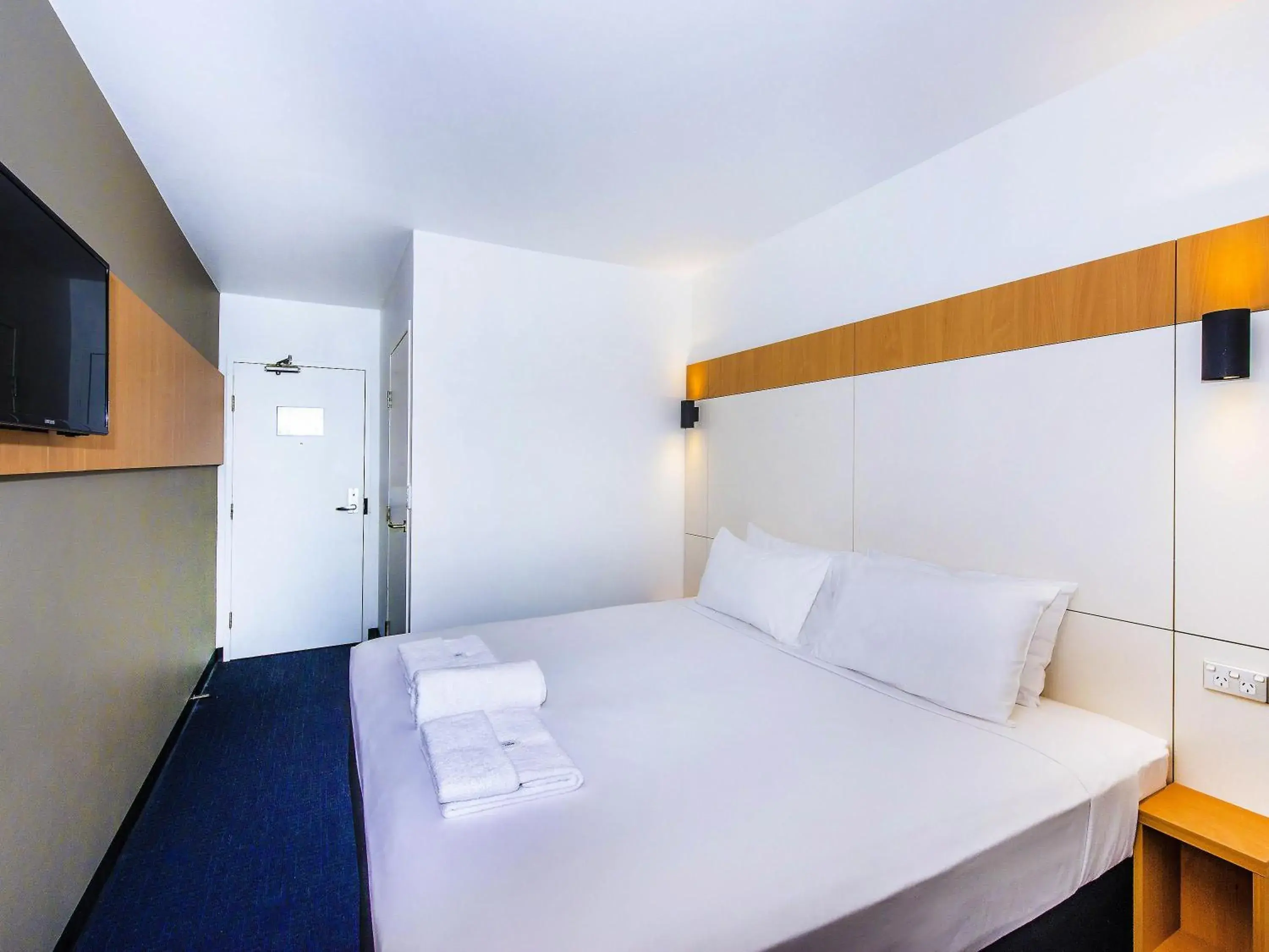 Bedroom, Bed in Ibis Budget - Casula Liverpool Bedroom, Bed in Ibis Budget - Casula Liverpool