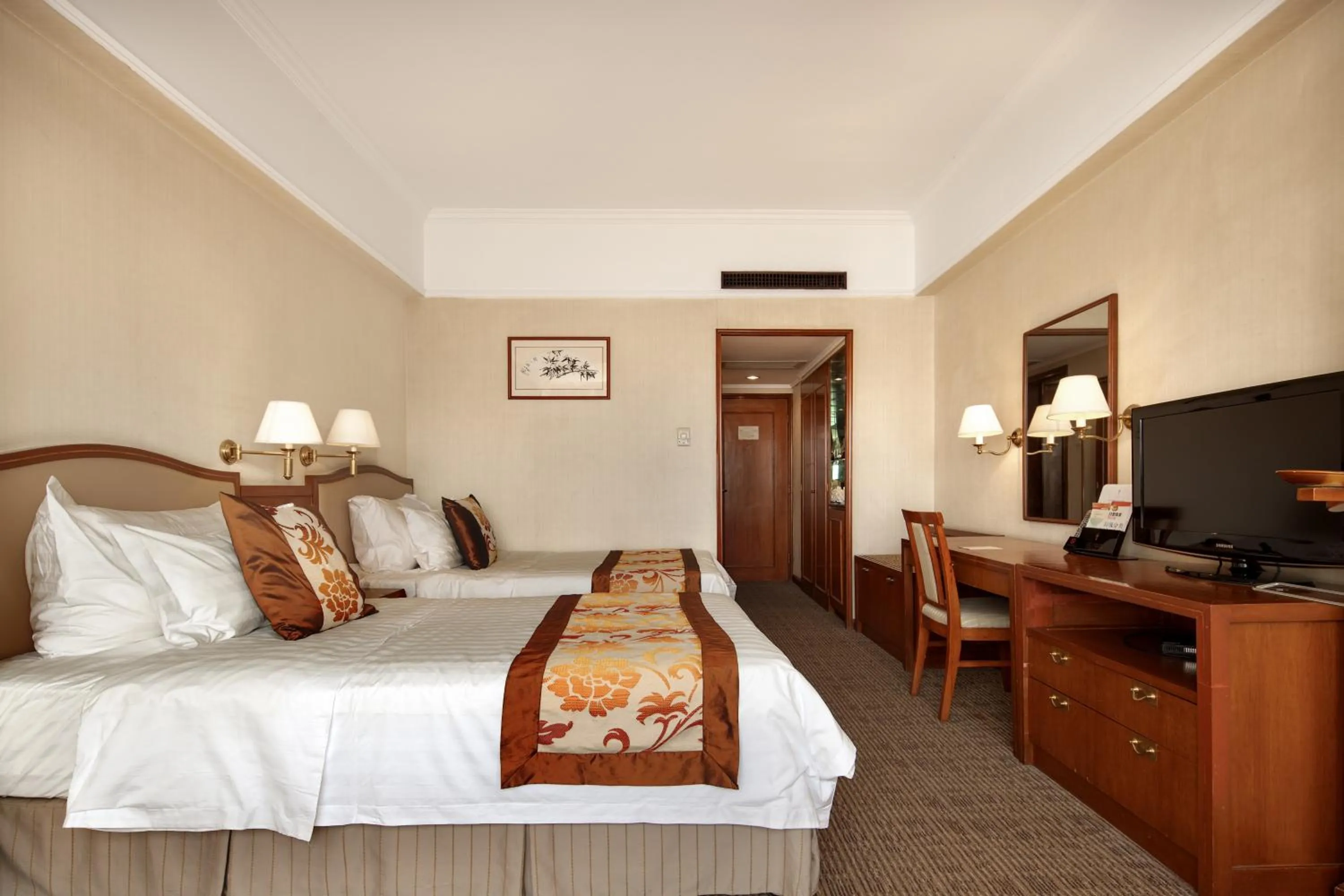 Photo of the whole room, Bed in Citic Ningbo International Hotel