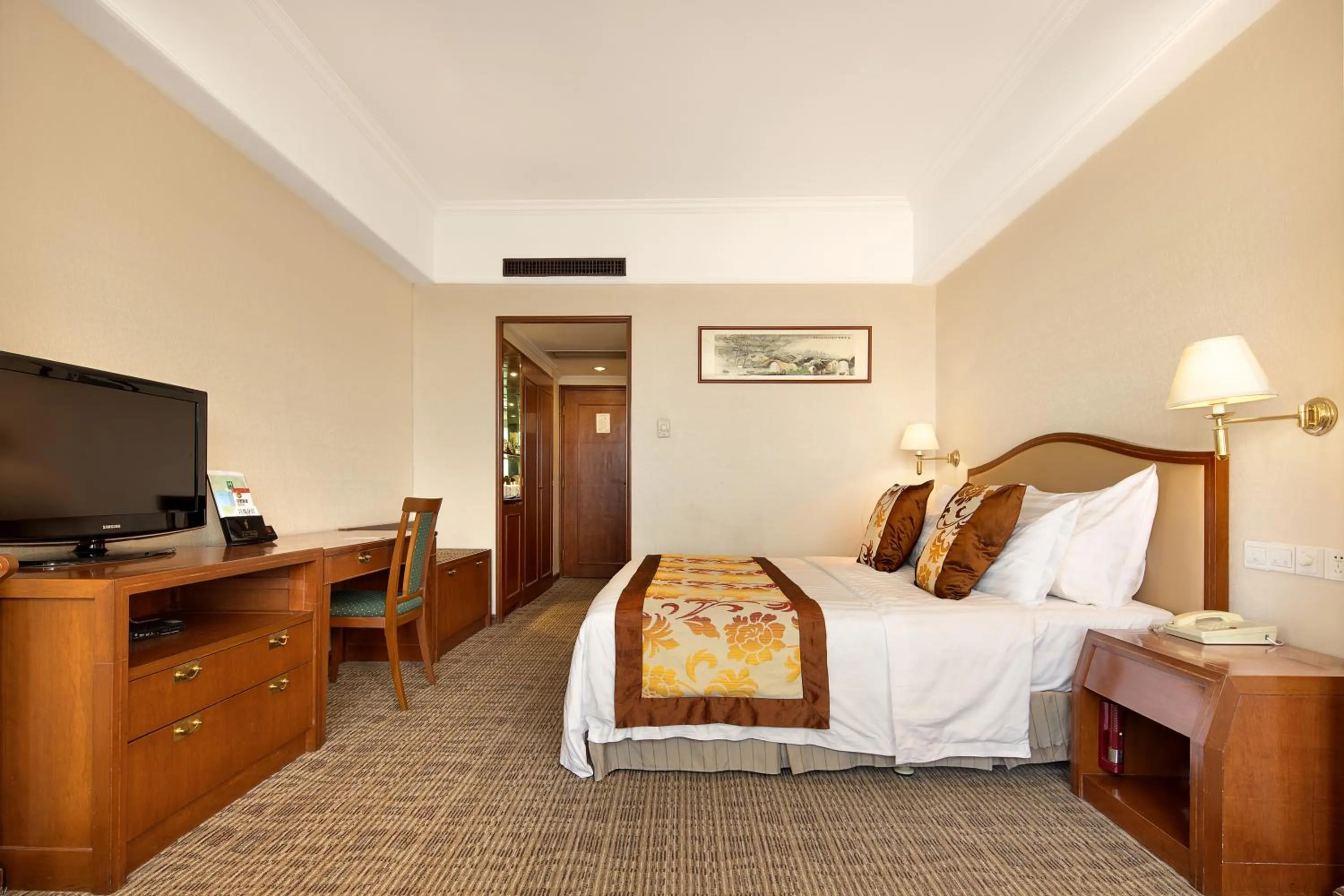Bedroom, Bed in Citic Ningbo International Hotel