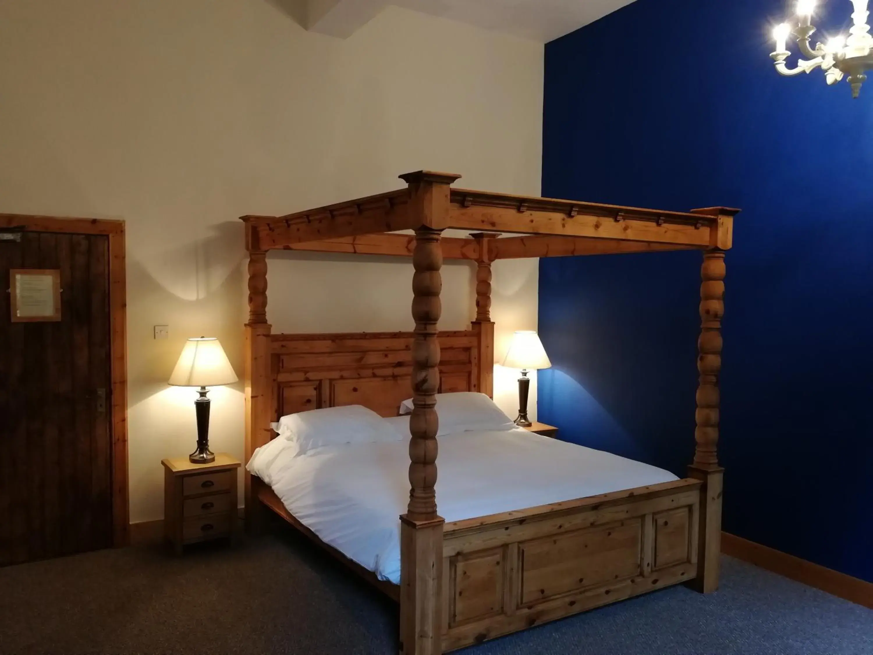 Four Poster Room in Broomhall Castle Hotel Four Poster Room in Broomhall Castle Hotel