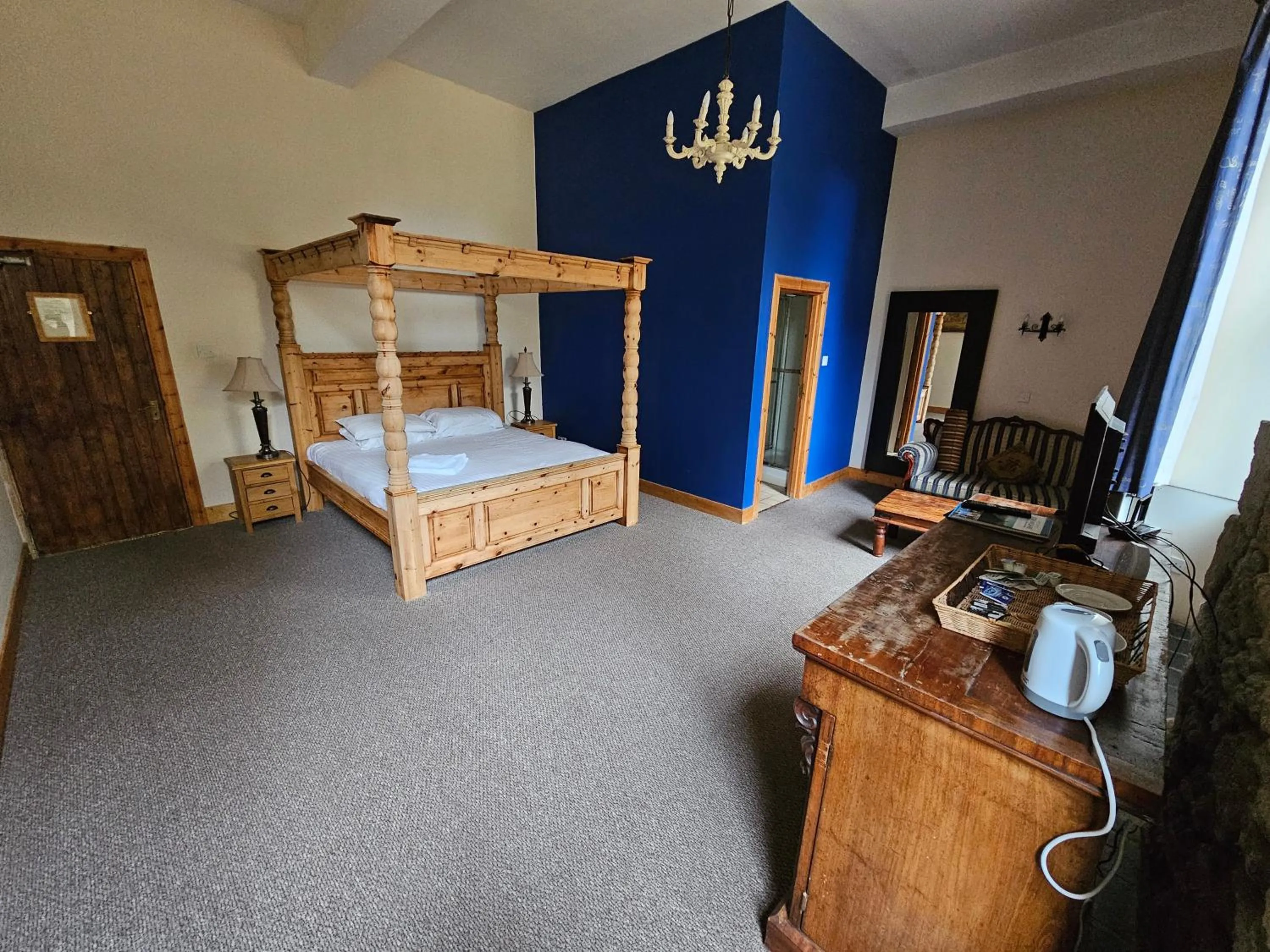 Photo of the whole room, Bed in Broomhall Castle Hotel