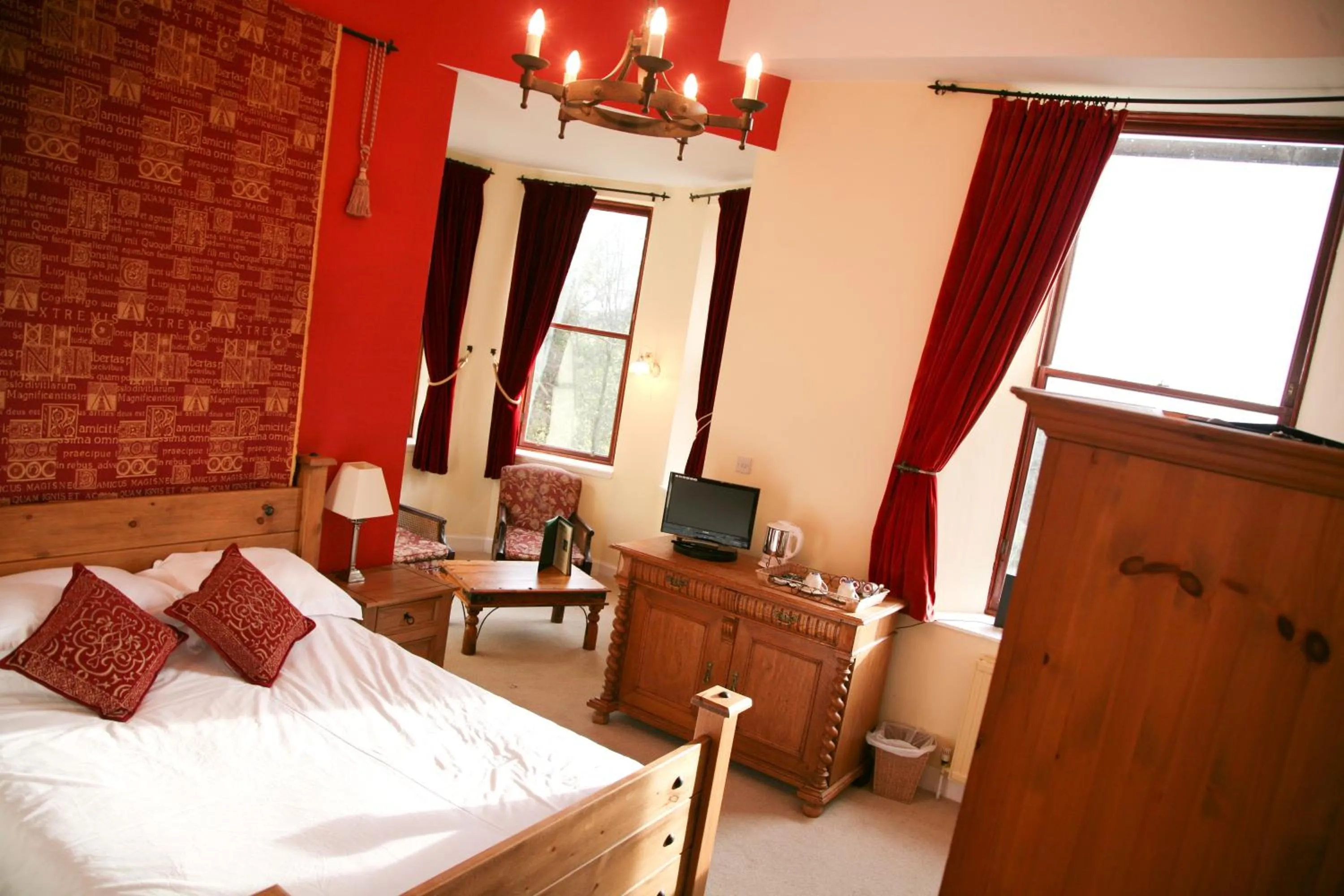 Photo of the whole room, Bed in Broomhall Castle Hotel