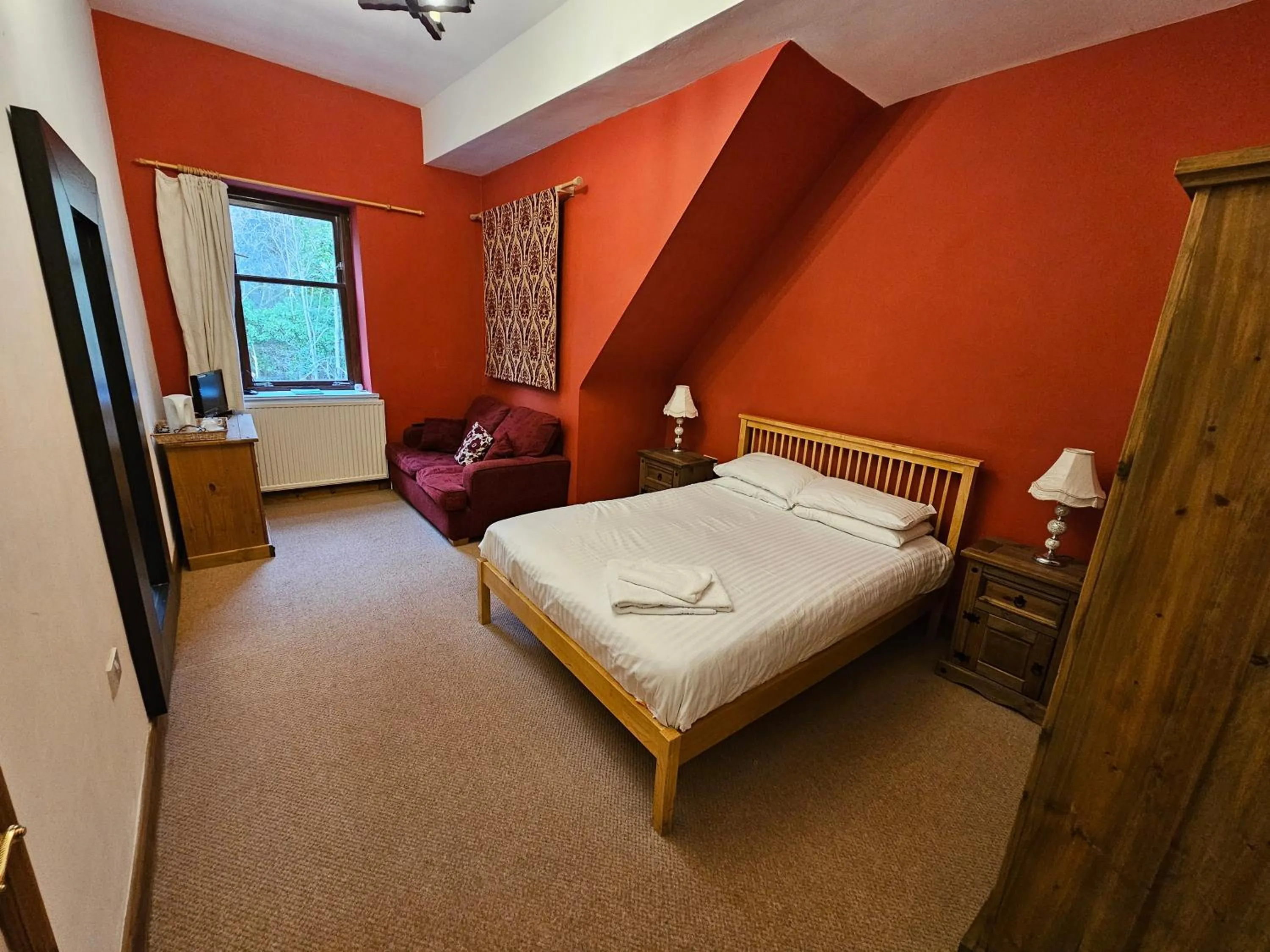 Bedroom, Bed in Broomhall Castle Hotel