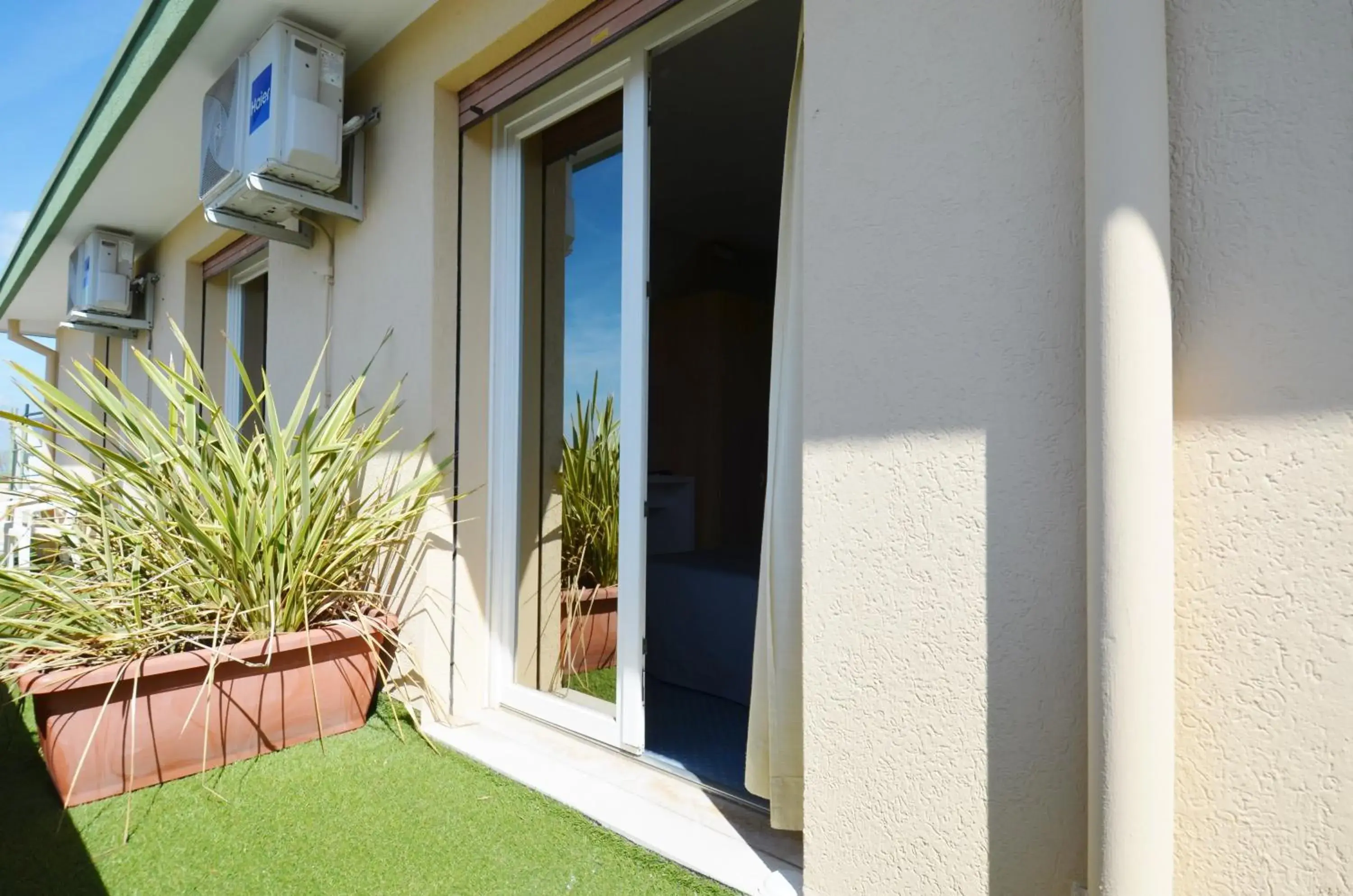 Property building in Ute Hotel Property building in Ute Hotel