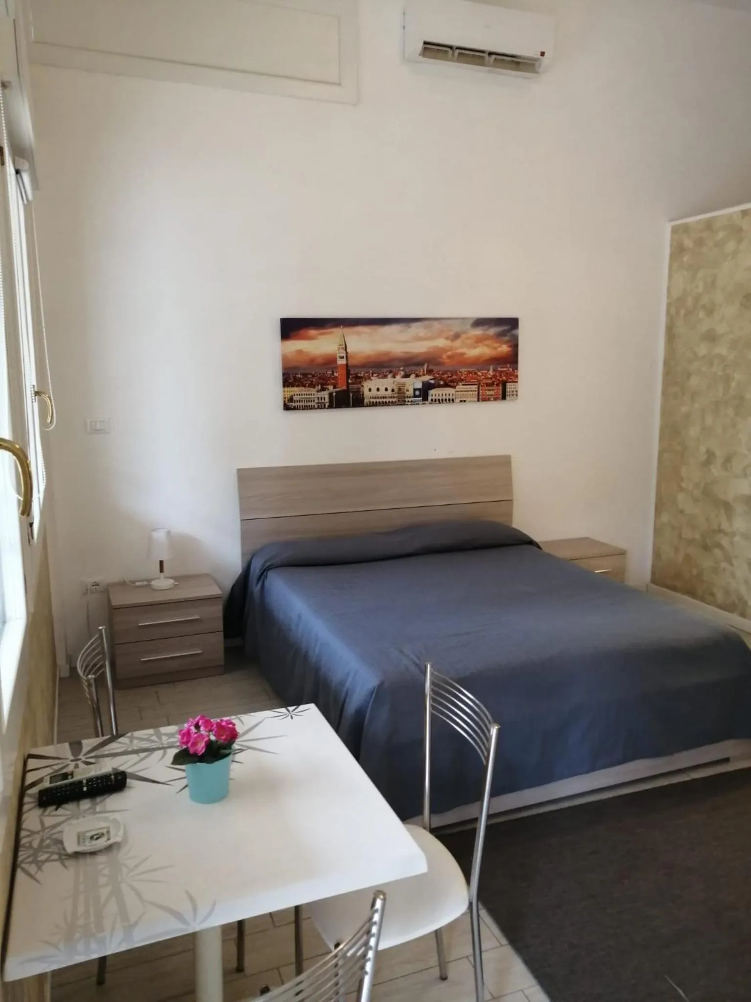 Bedroom, Bed in Ute Hotel