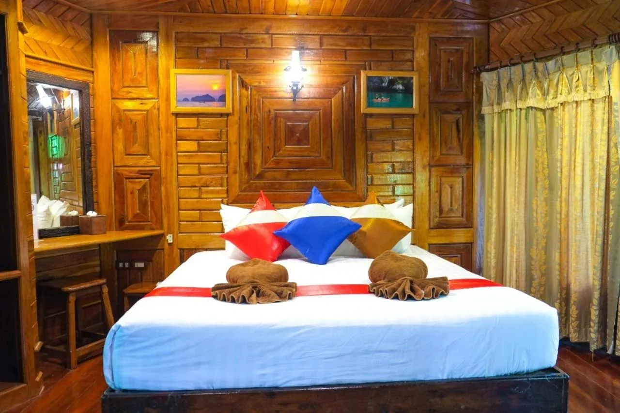 Bed in Phu Pha Aonang Resort & Spa