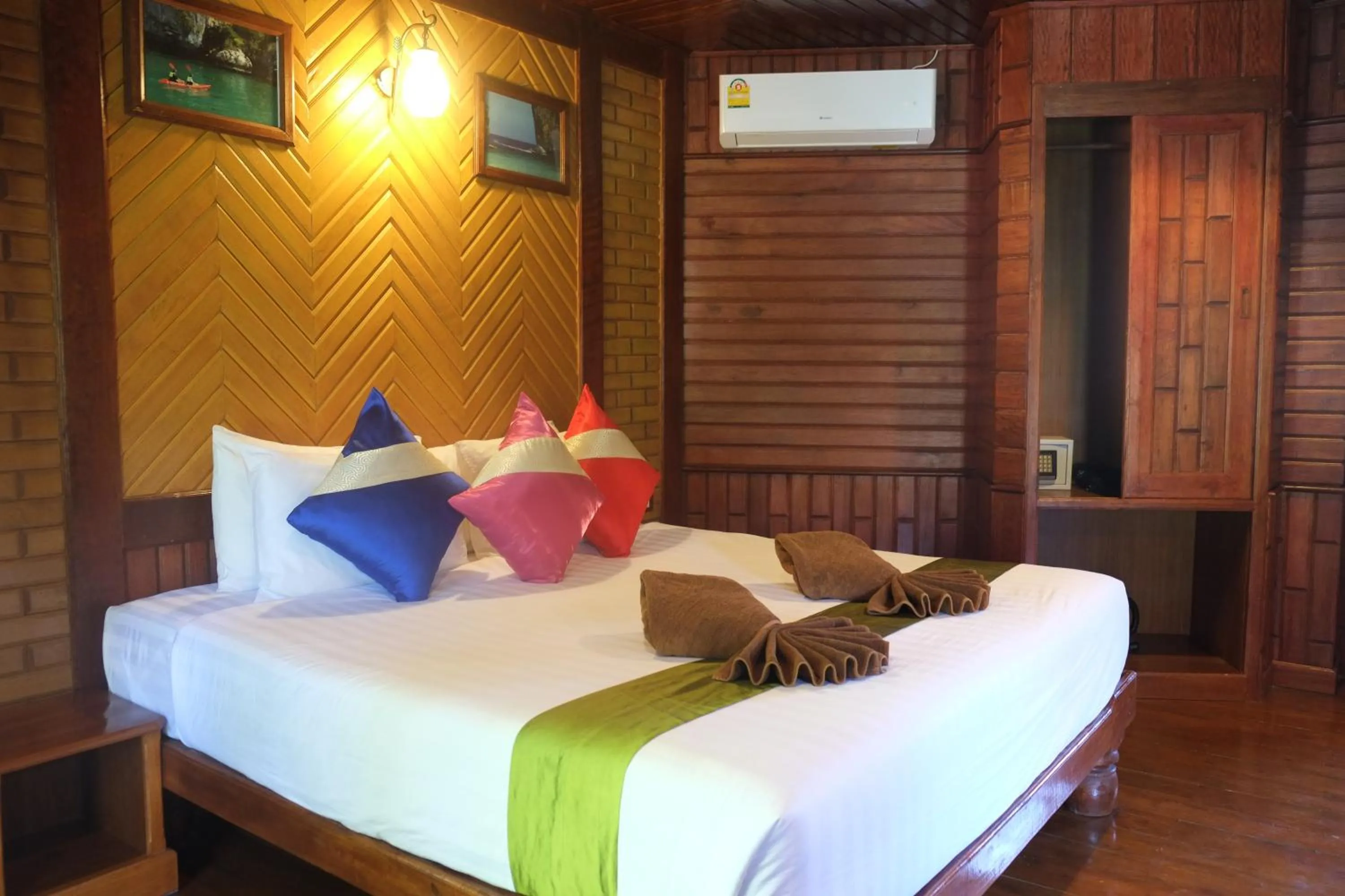 Bed in Phu Pha Aonang Resort & Spa