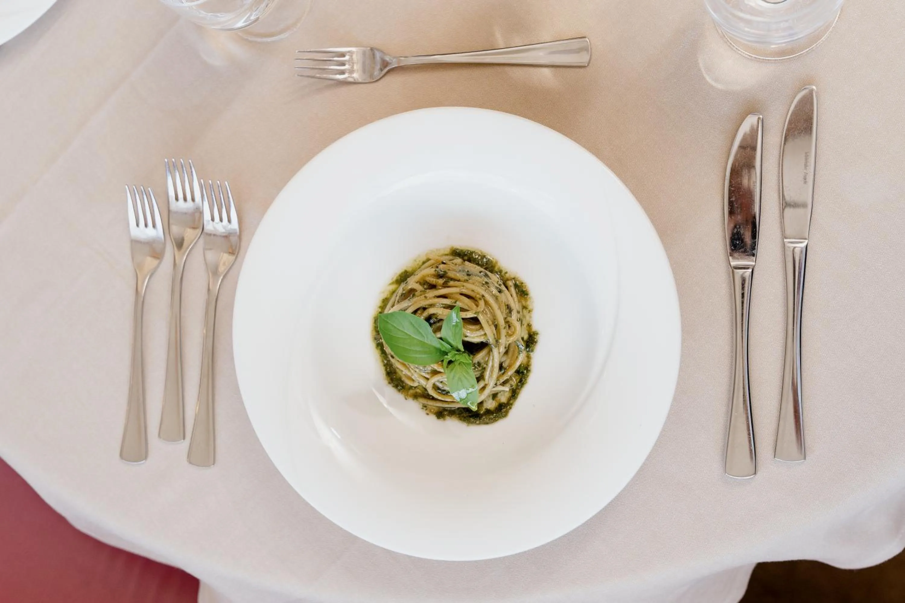 Restaurant/places to eat in Hotel Du Lac