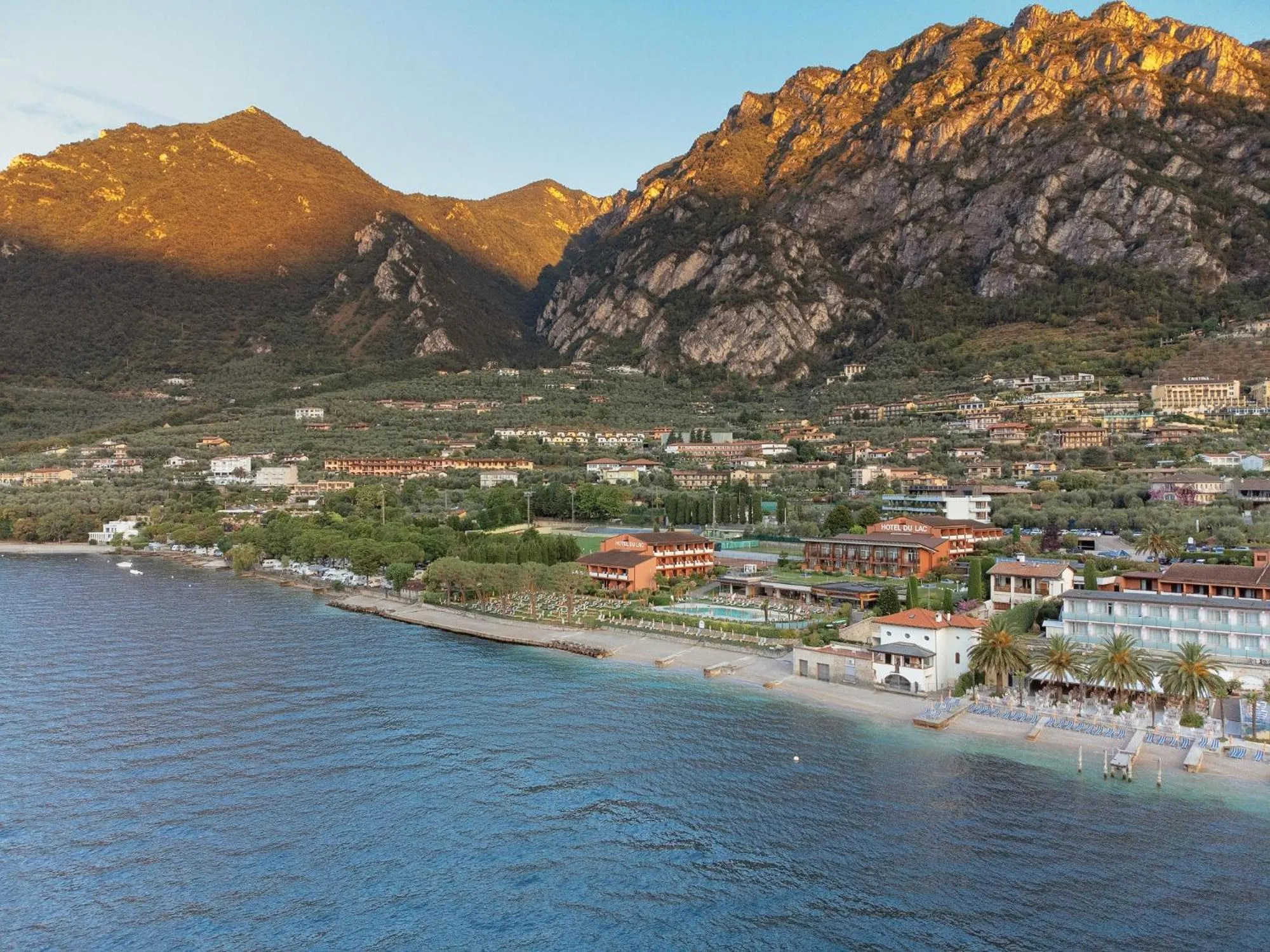 Property building in Hotel Du Lac