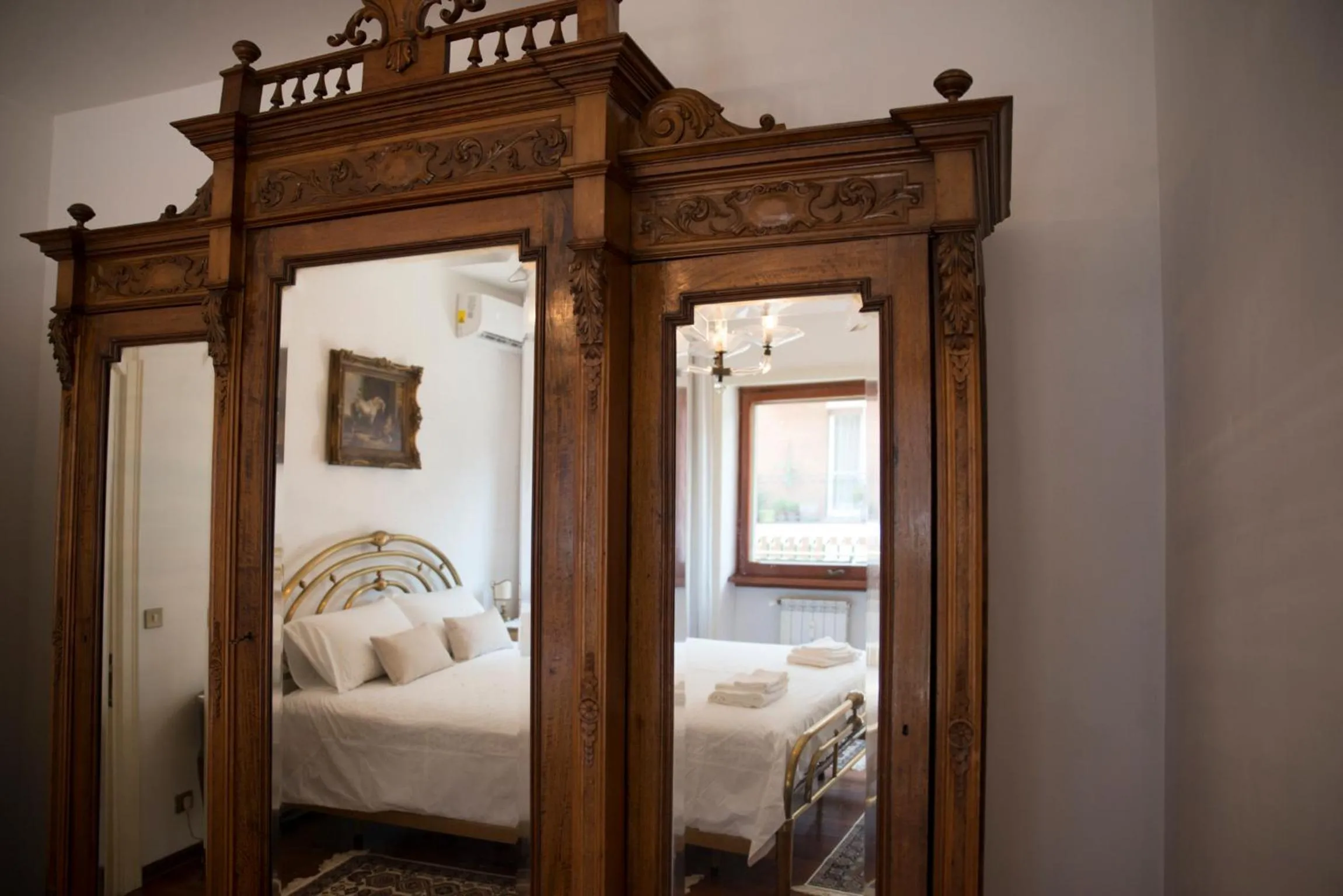 wardrobe, Bed in Plumbird Boutique & Apartment