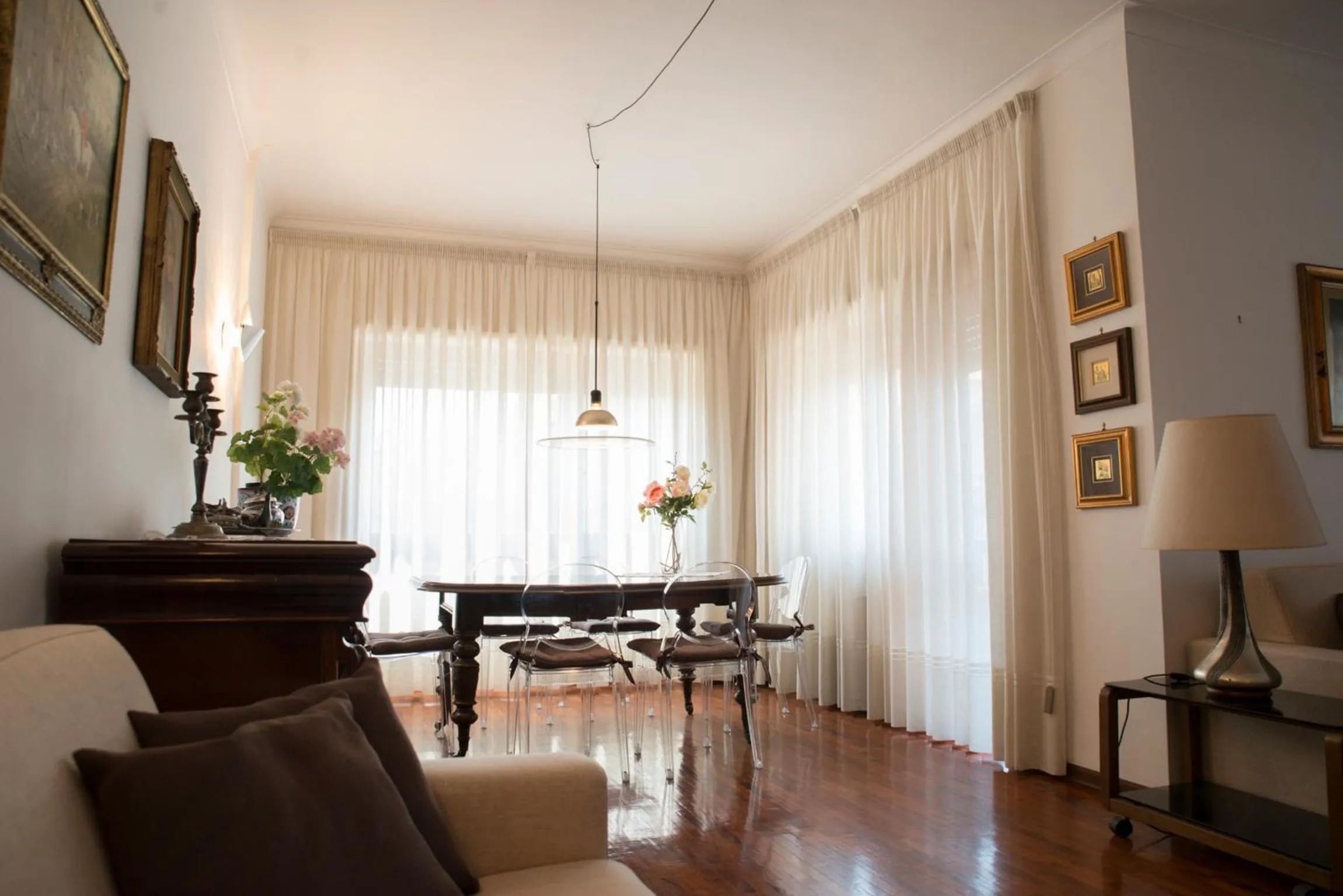 Seating area in Plumbird Boutique & Apartment