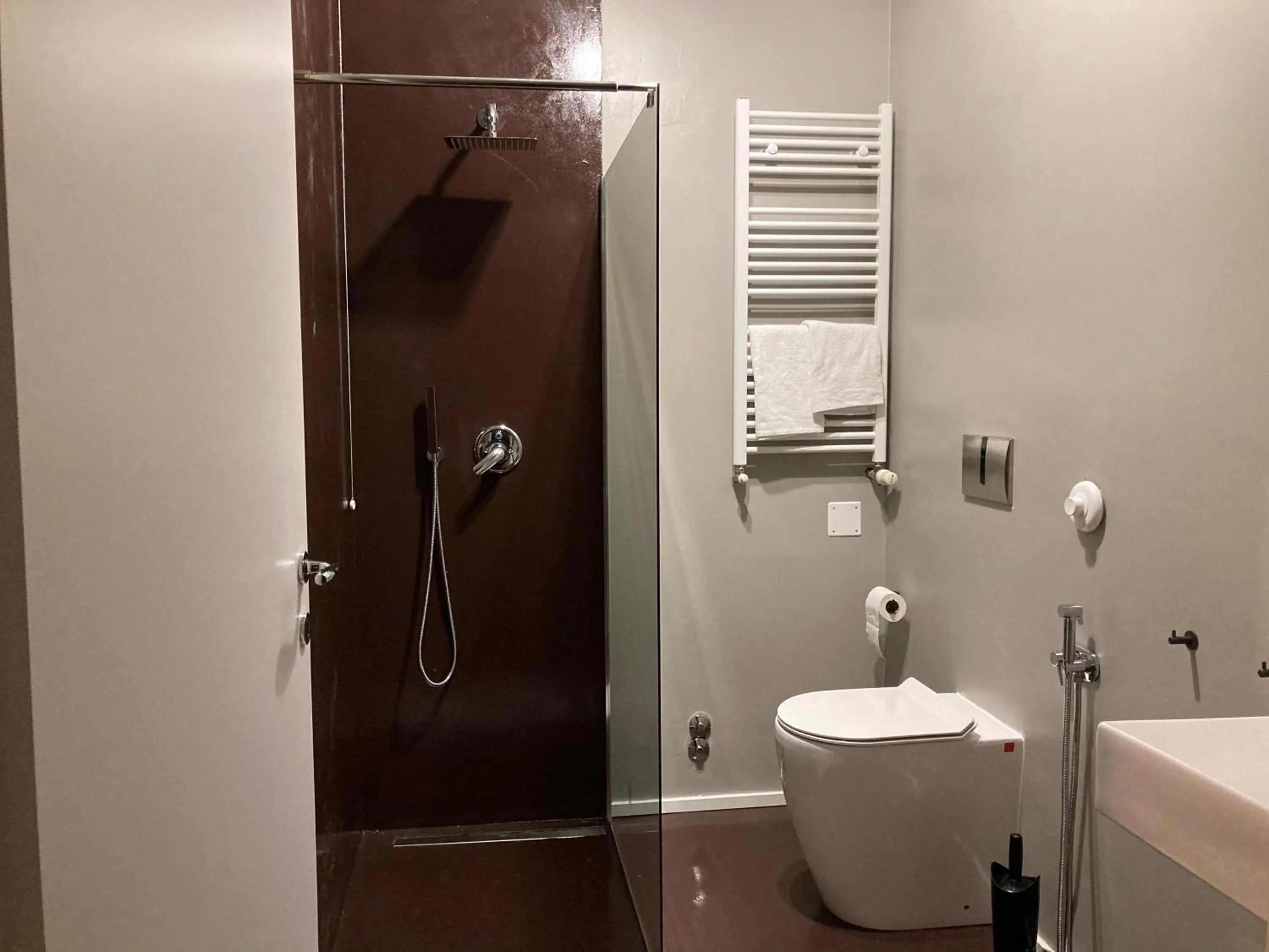 Shower in Hotel Calypso