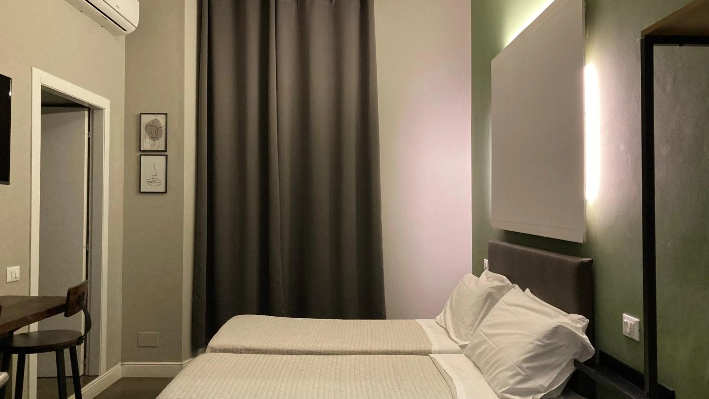 Bed in Hotel Calypso