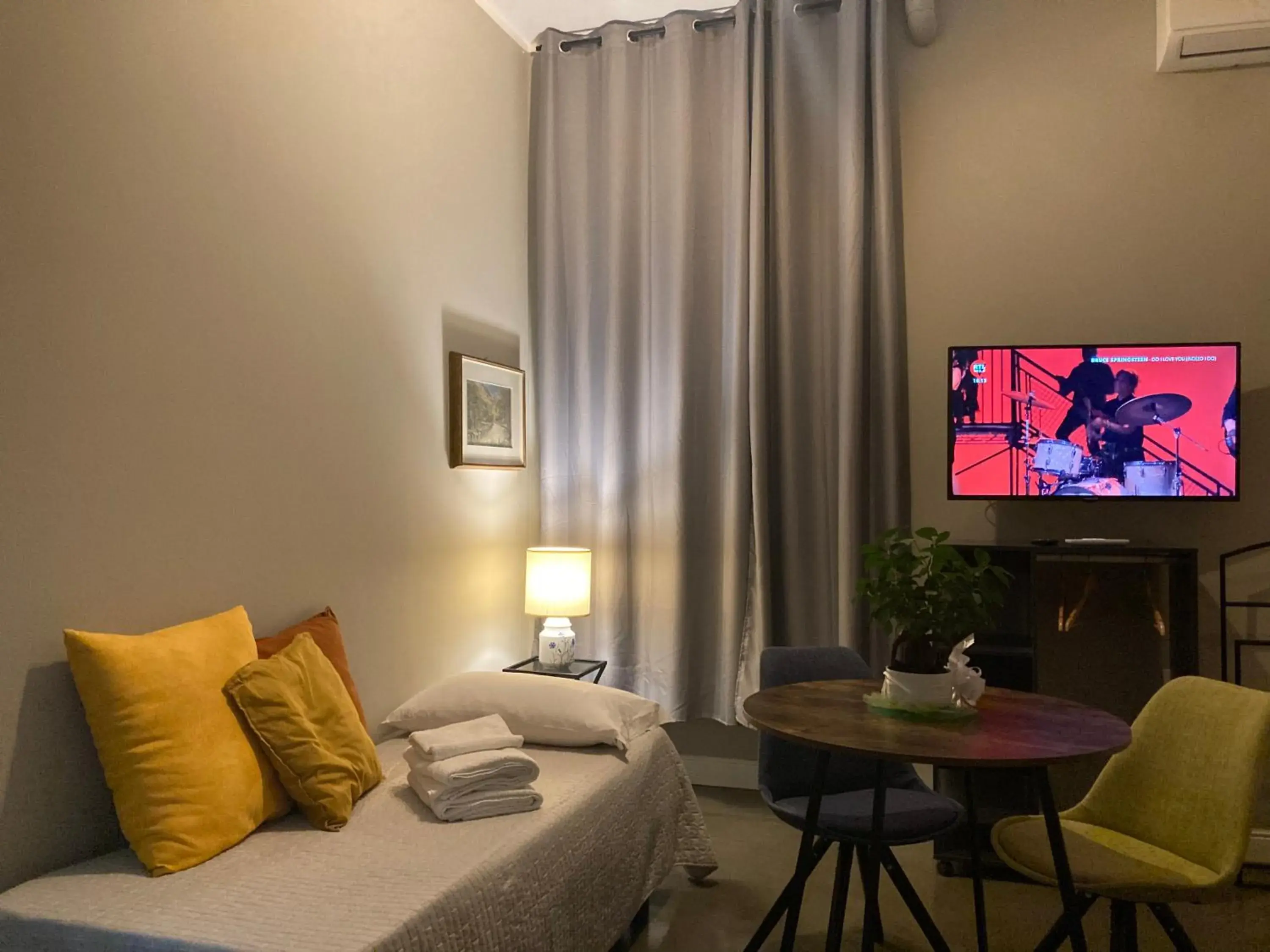 TV and multimedia, Bed in Hotel Calypso TV and multimedia, Bed in Hotel Calypso