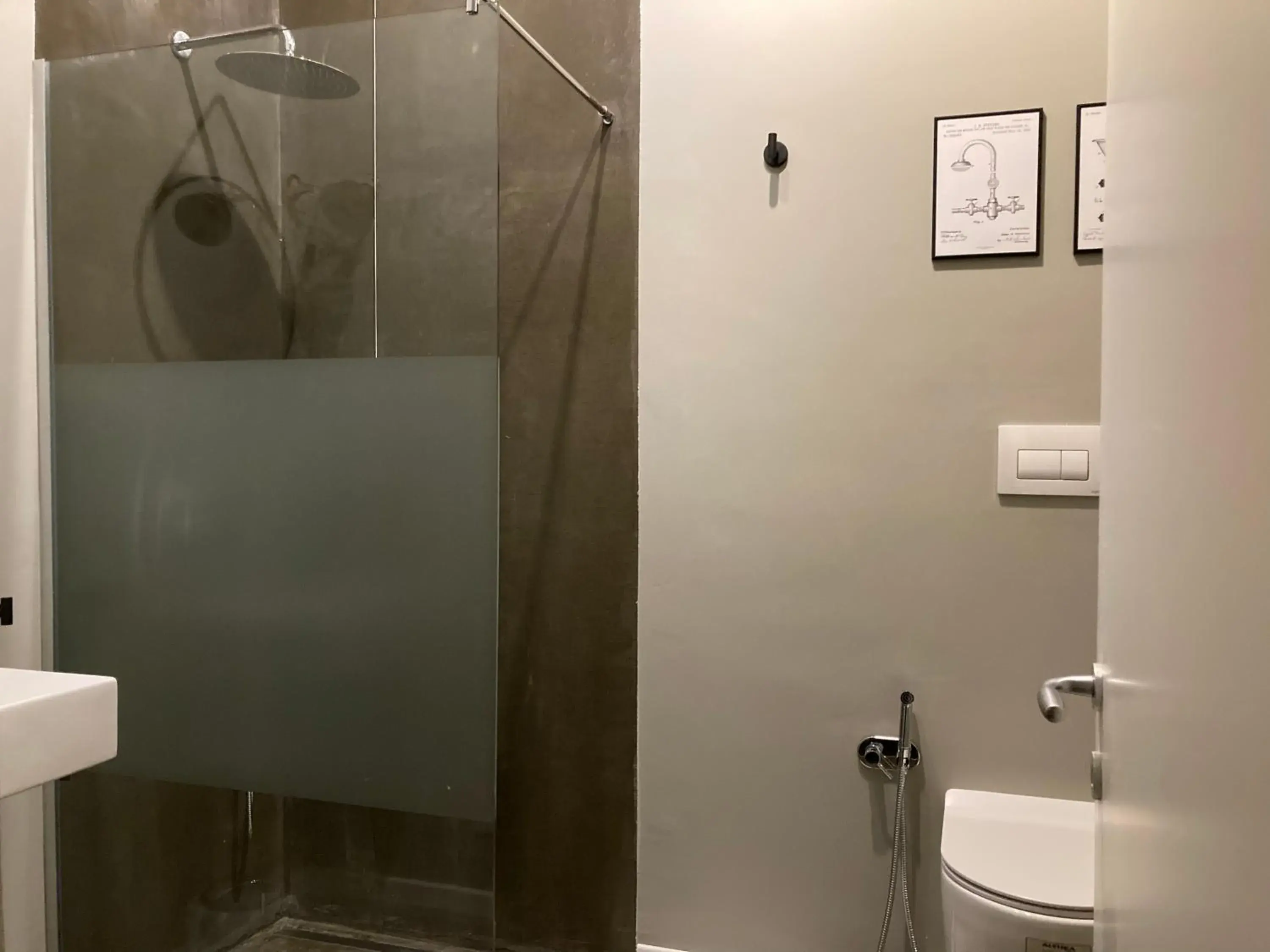 Shower in Hotel Calypso Shower in Hotel Calypso