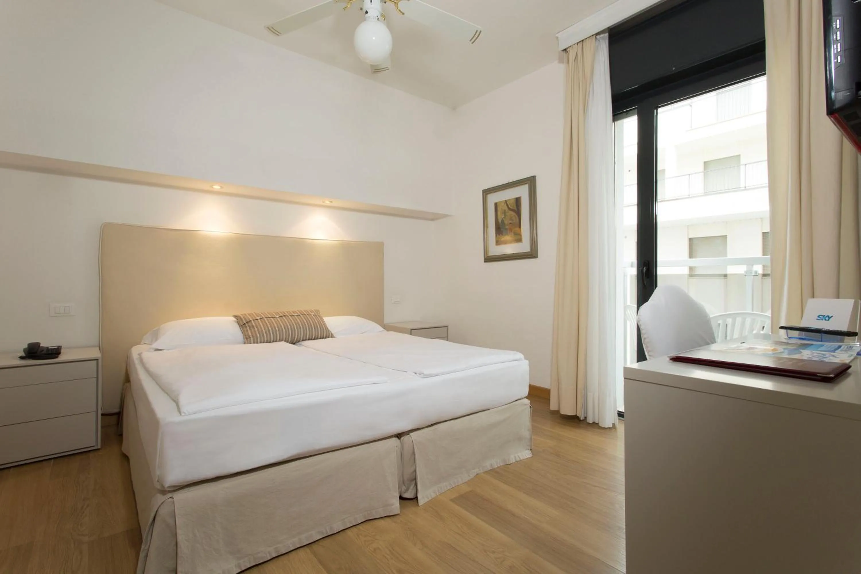 Bed in Hotel Byron Bellavista