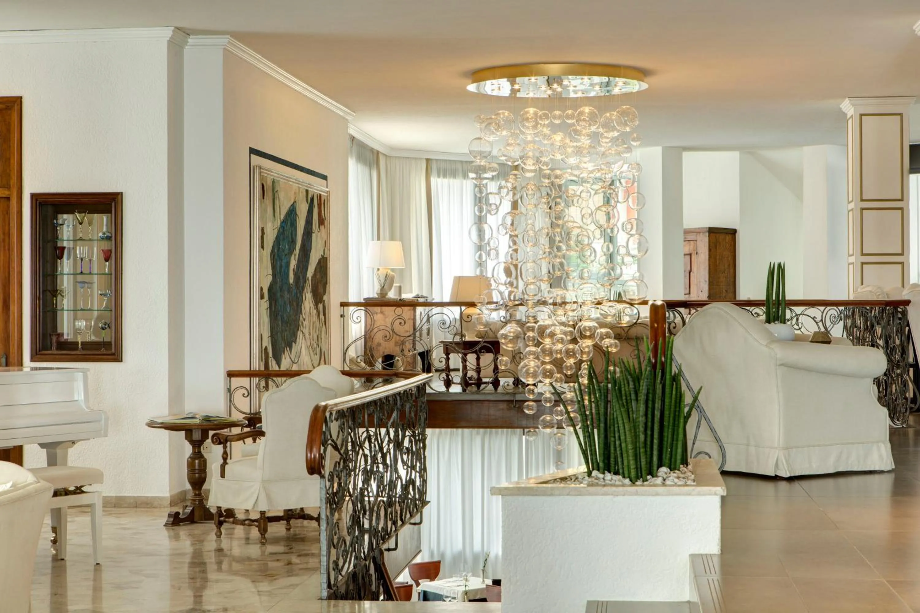 Communal lounge/ TV room in Hotel Byron Bellavista