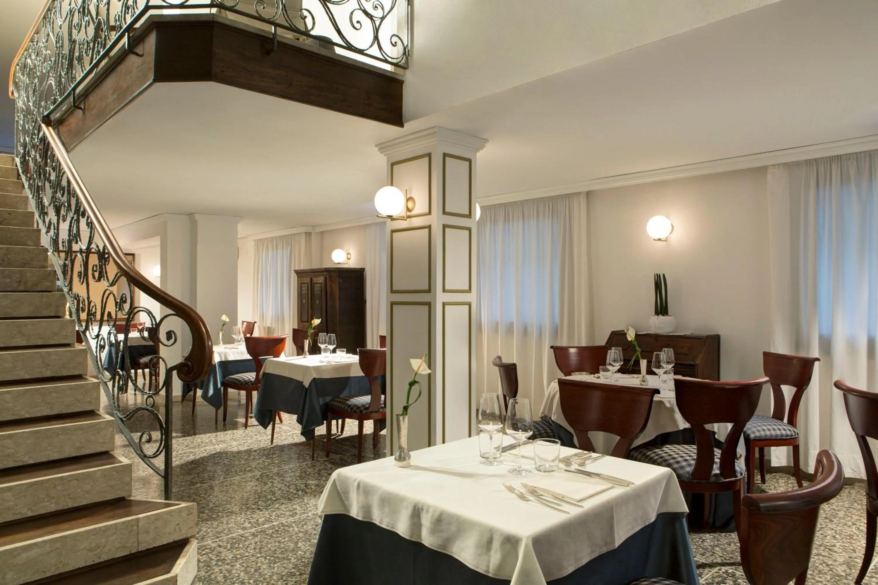 Restaurant/places to eat in Hotel Byron Bellavista