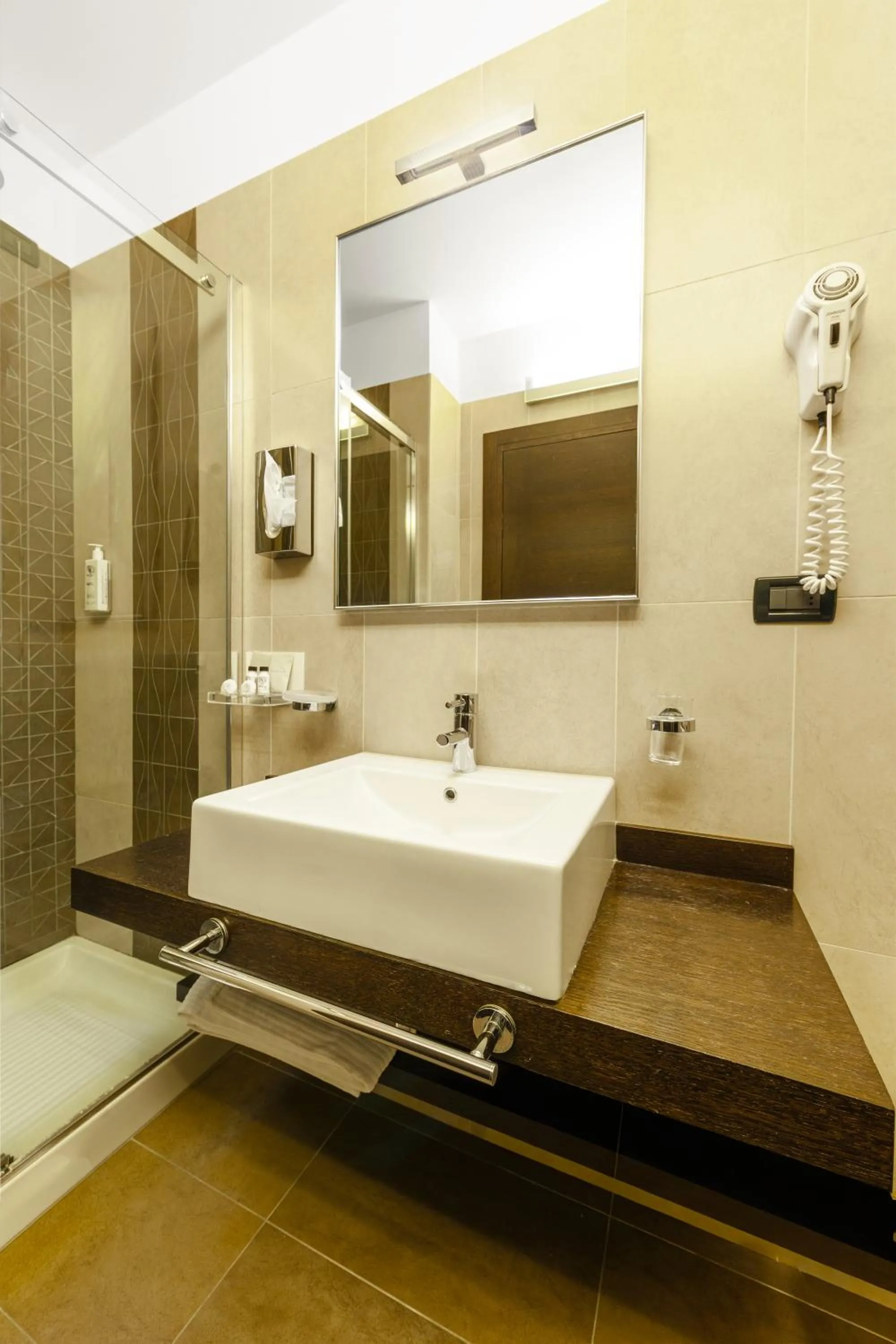 Shower in Hotel Imperial