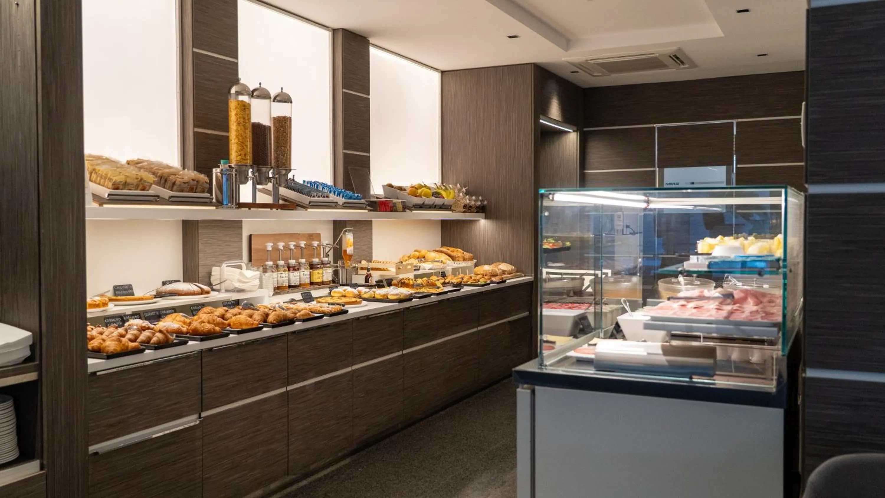 Breakfast in Hotel Imperial