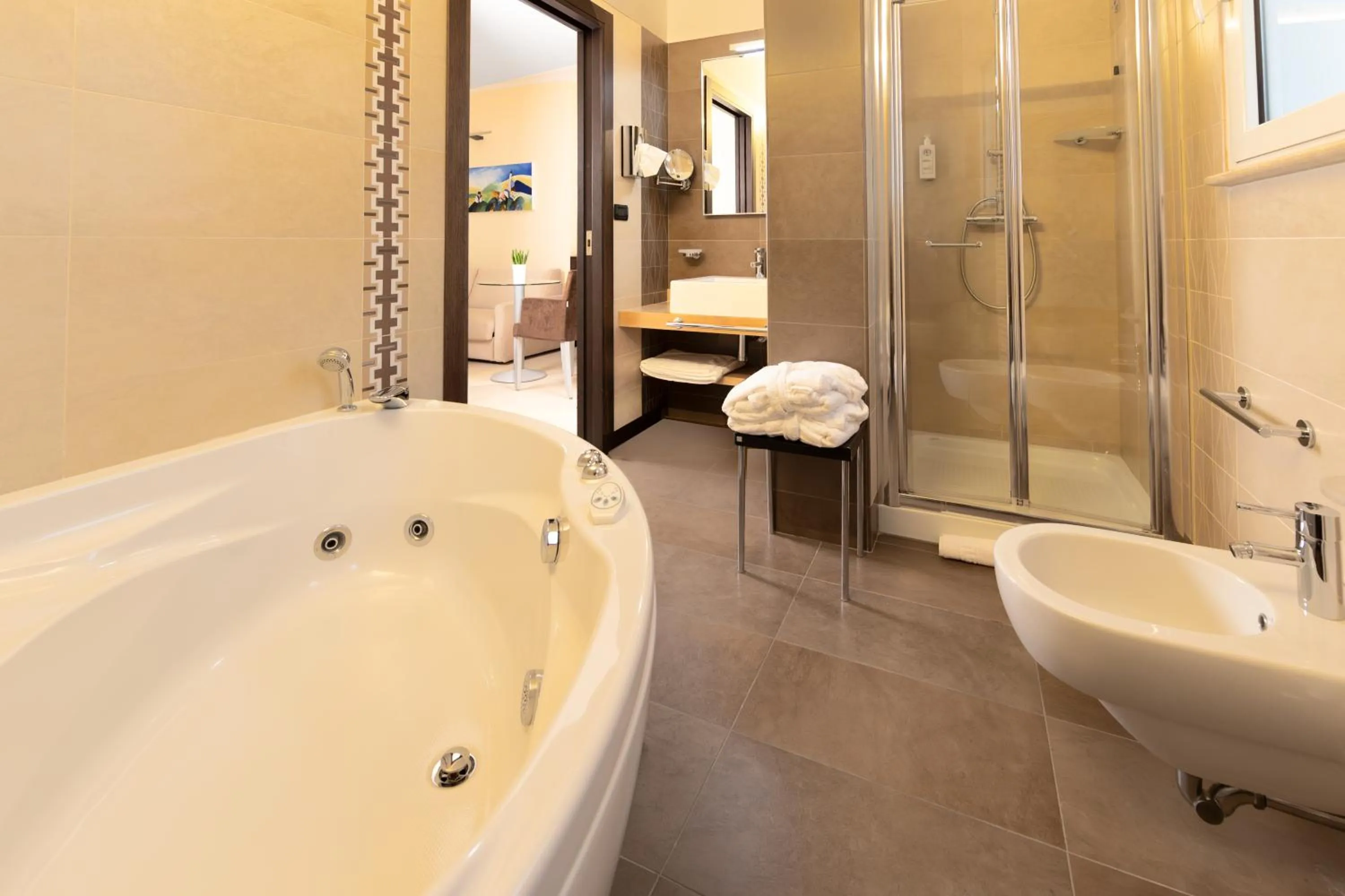 Hot Tub in Hotel Imperial