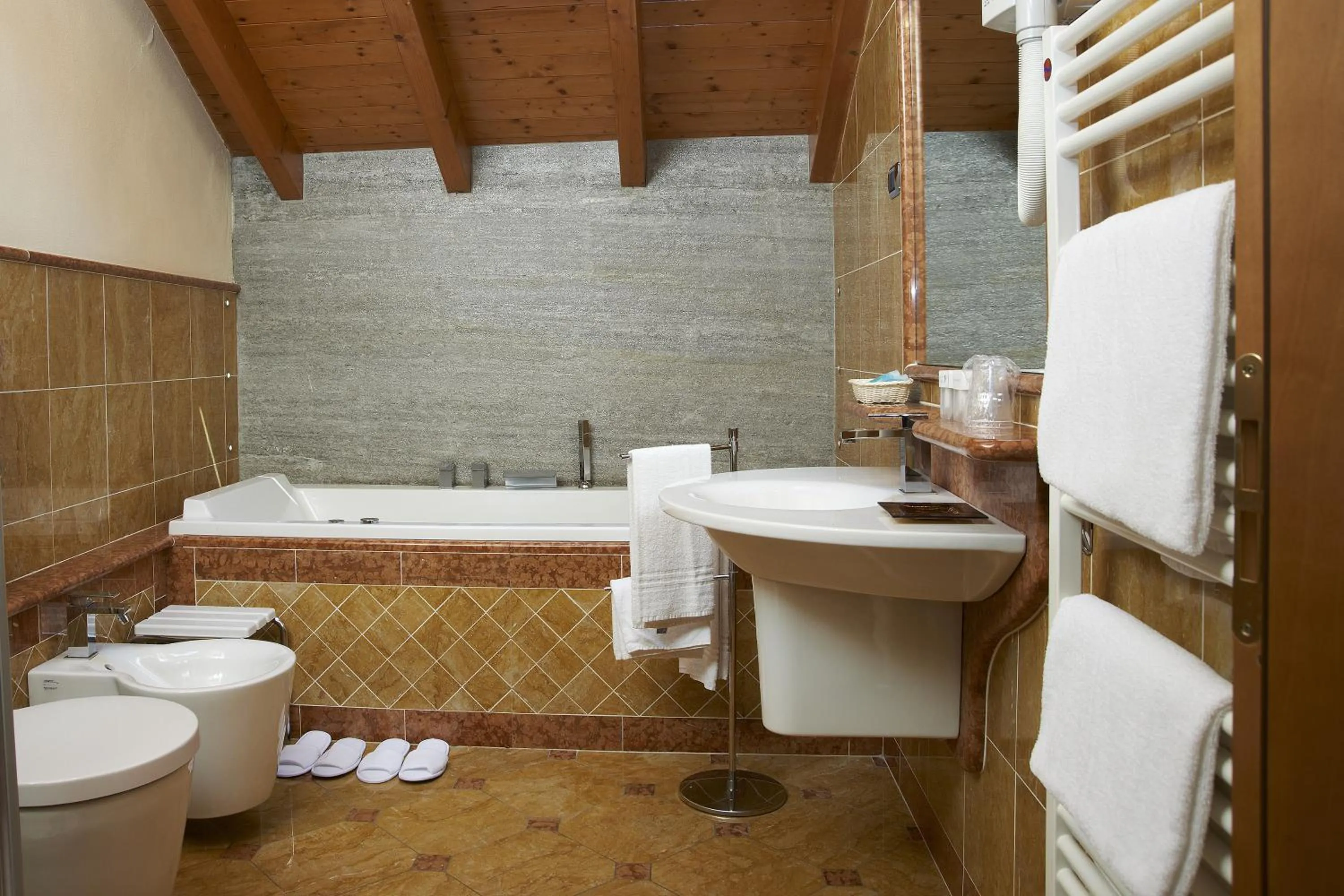 Hot Tub in Hotel La Bussola