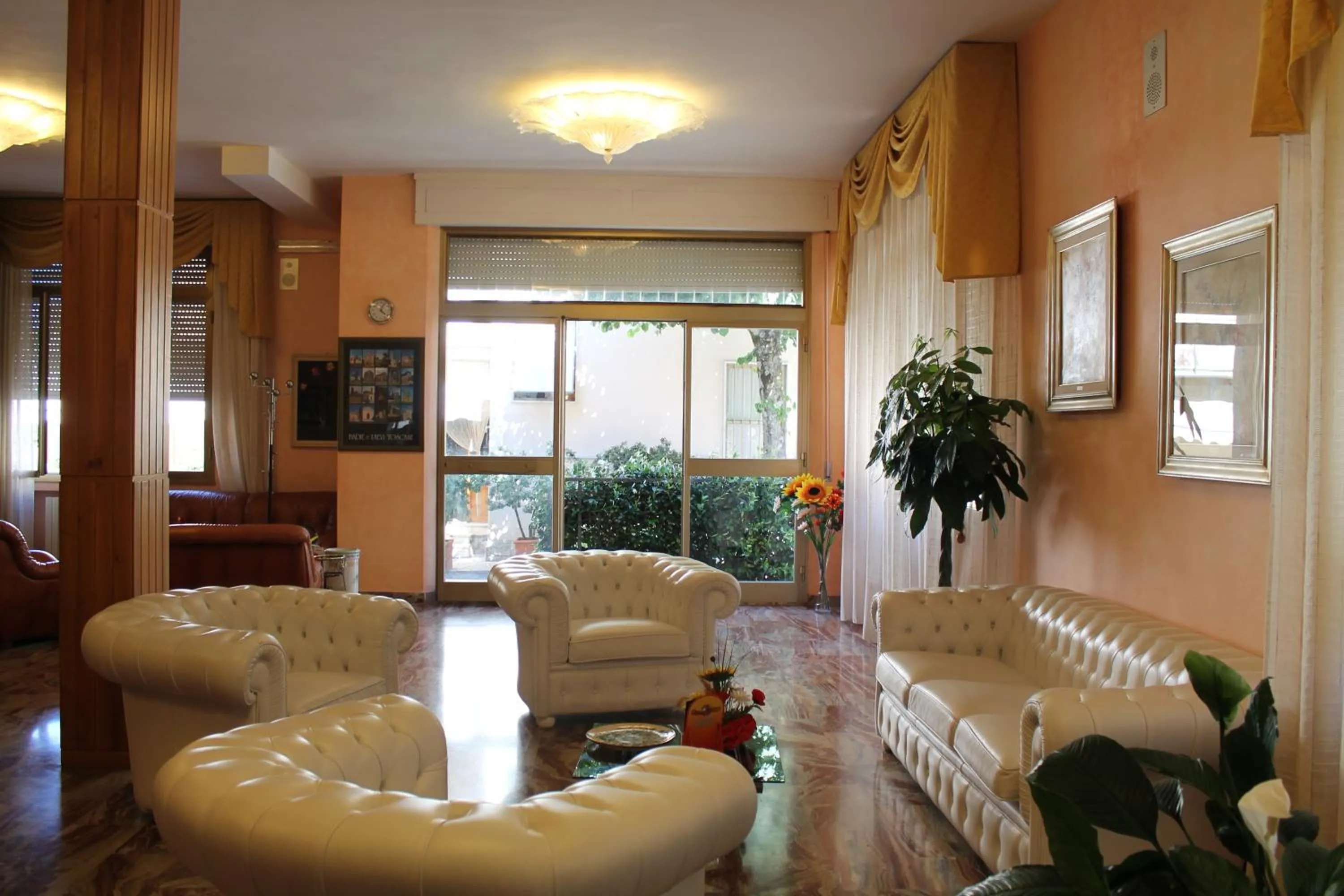 Restaurant/places to eat in Hotel Marvin
