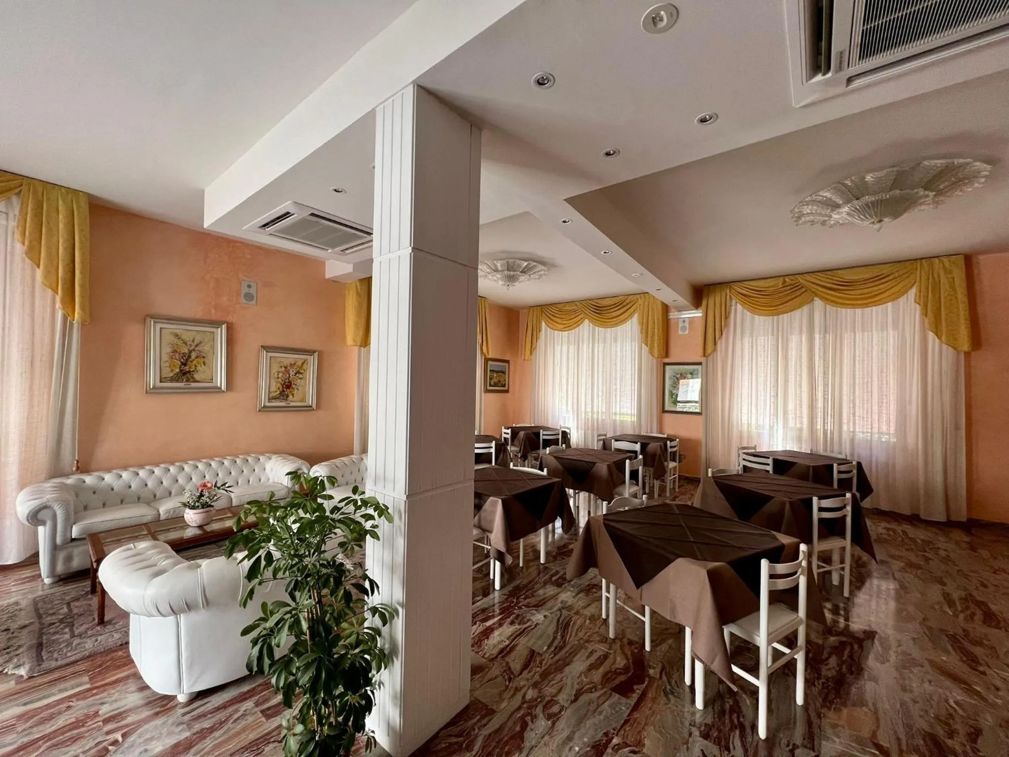 Restaurant/places to eat in Hotel Marvin